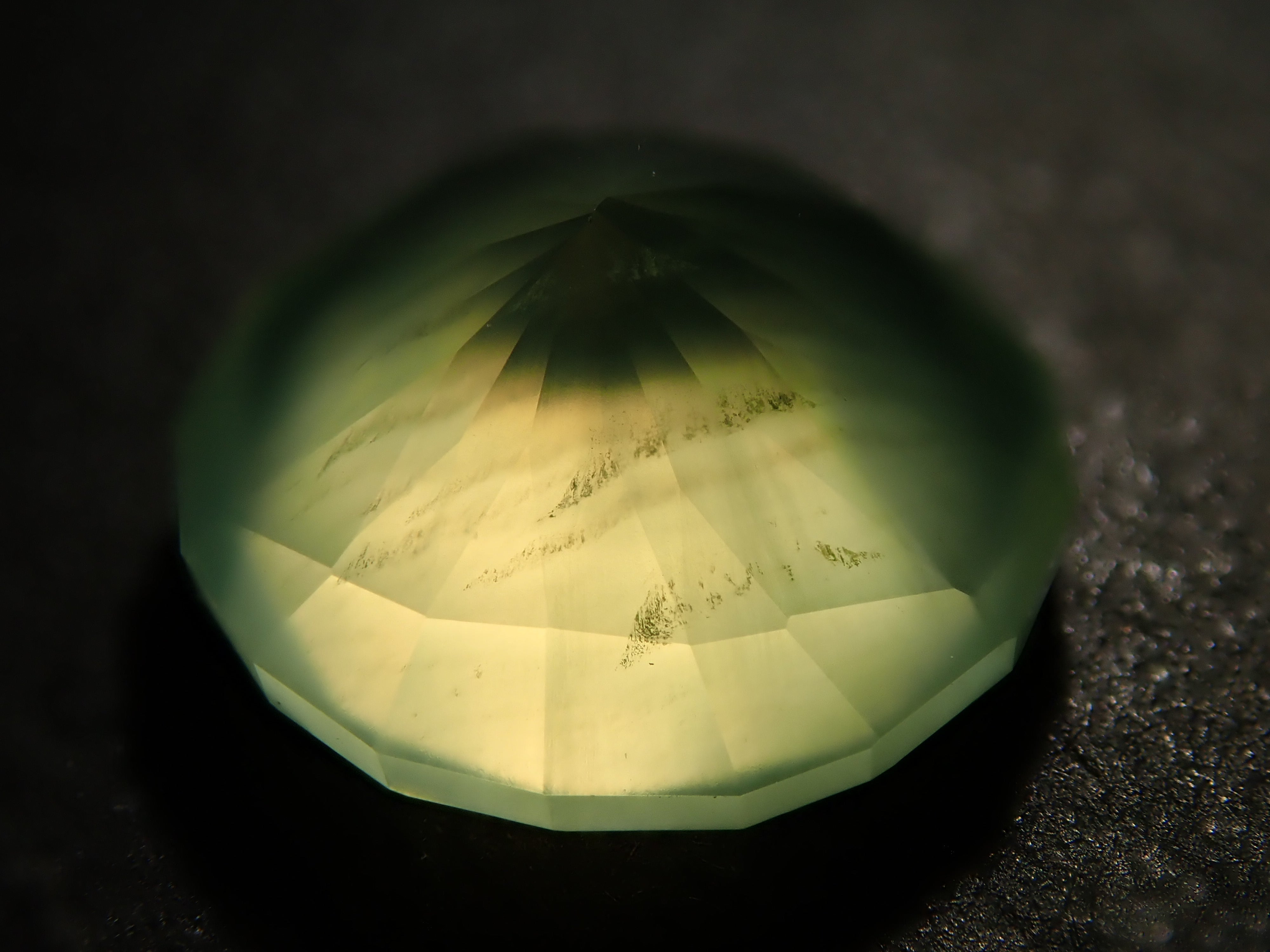 オーストラリア産プレーナイト 2.051ctルース