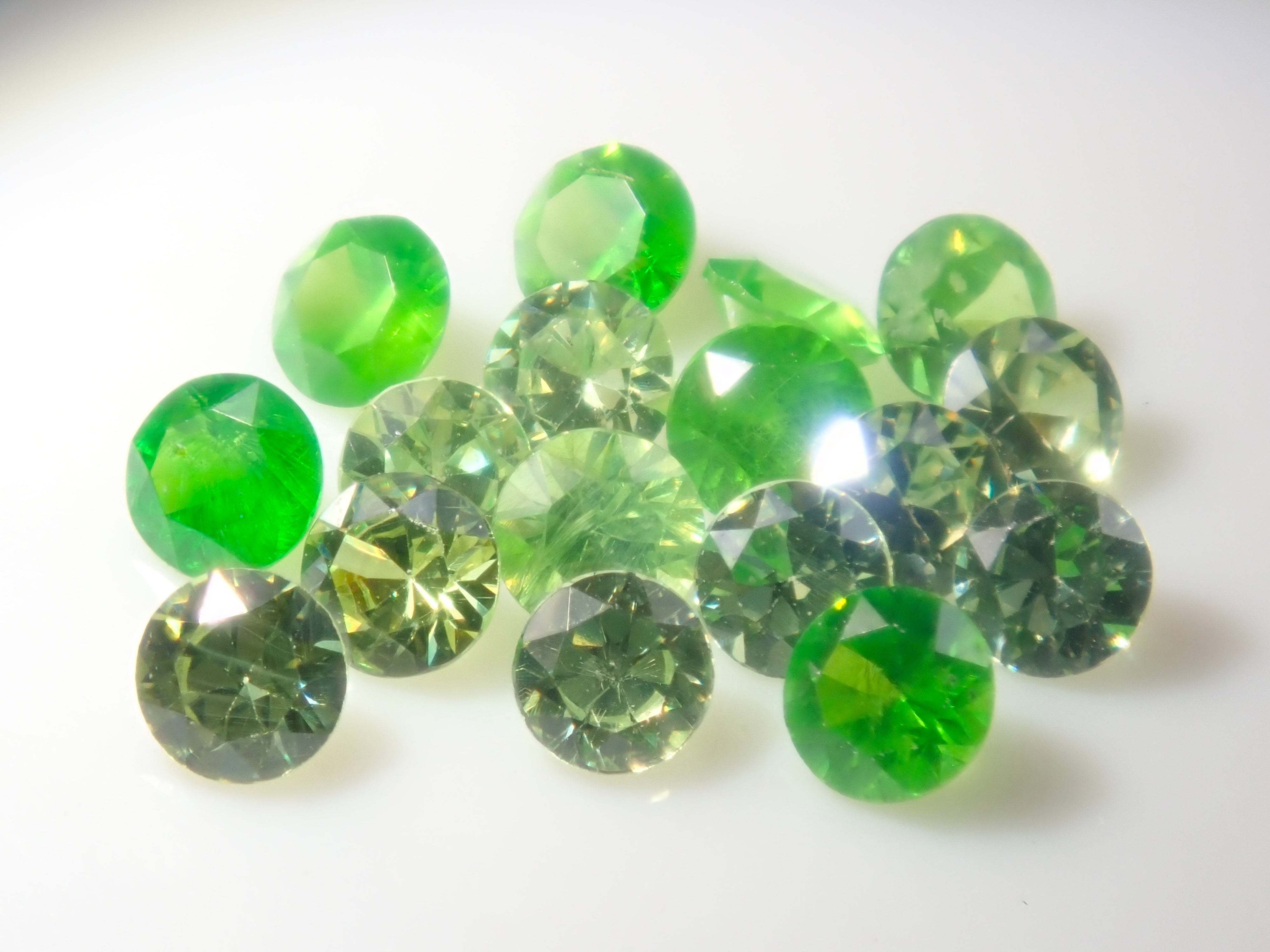 《Limited to 20 stones》Demantoid Garnet Gacha, including Russian demantoid garnets, normally priced at 69,800 yen 《Multiple purchase discount available》