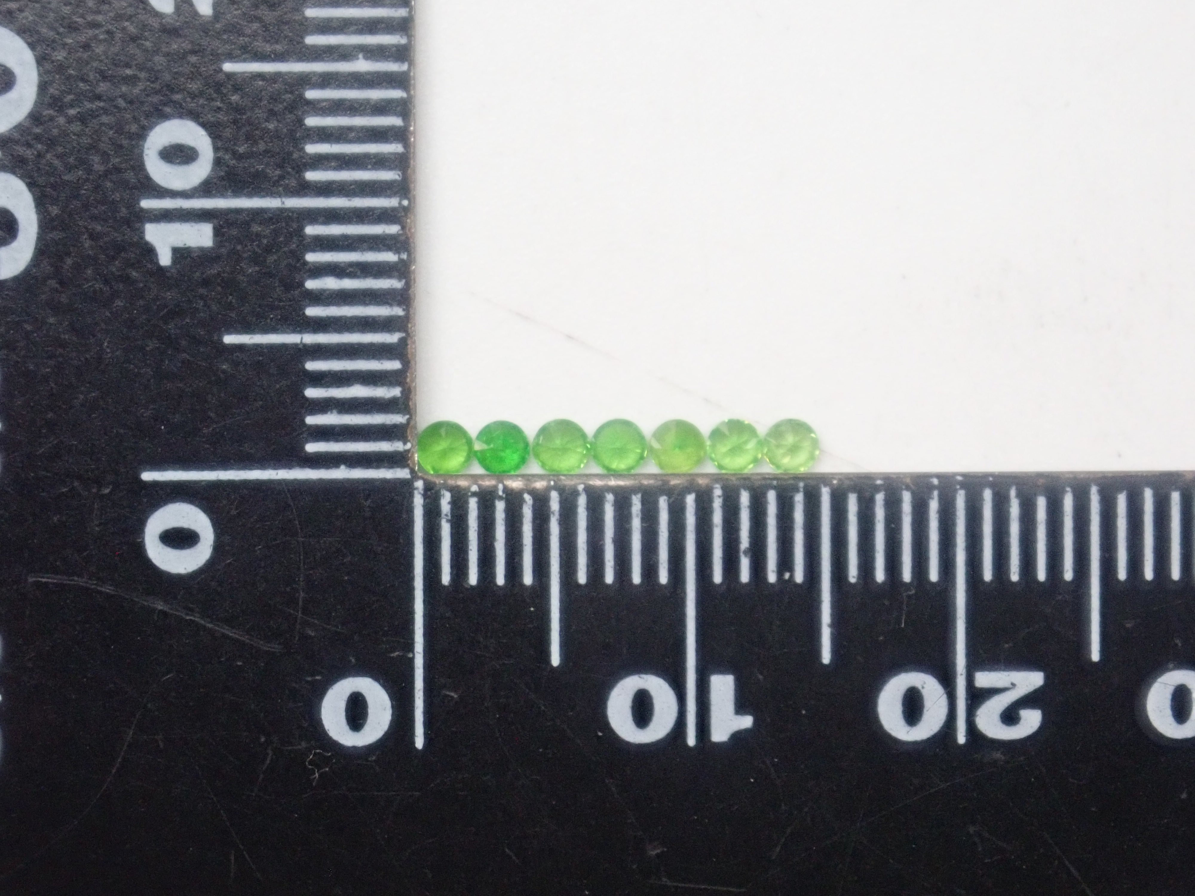 《Limited to 20 stones》Demantoid Garnet Gacha, including Russian demantoid garnets, normally priced at 69,800 yen 《Multiple purchase discount available》