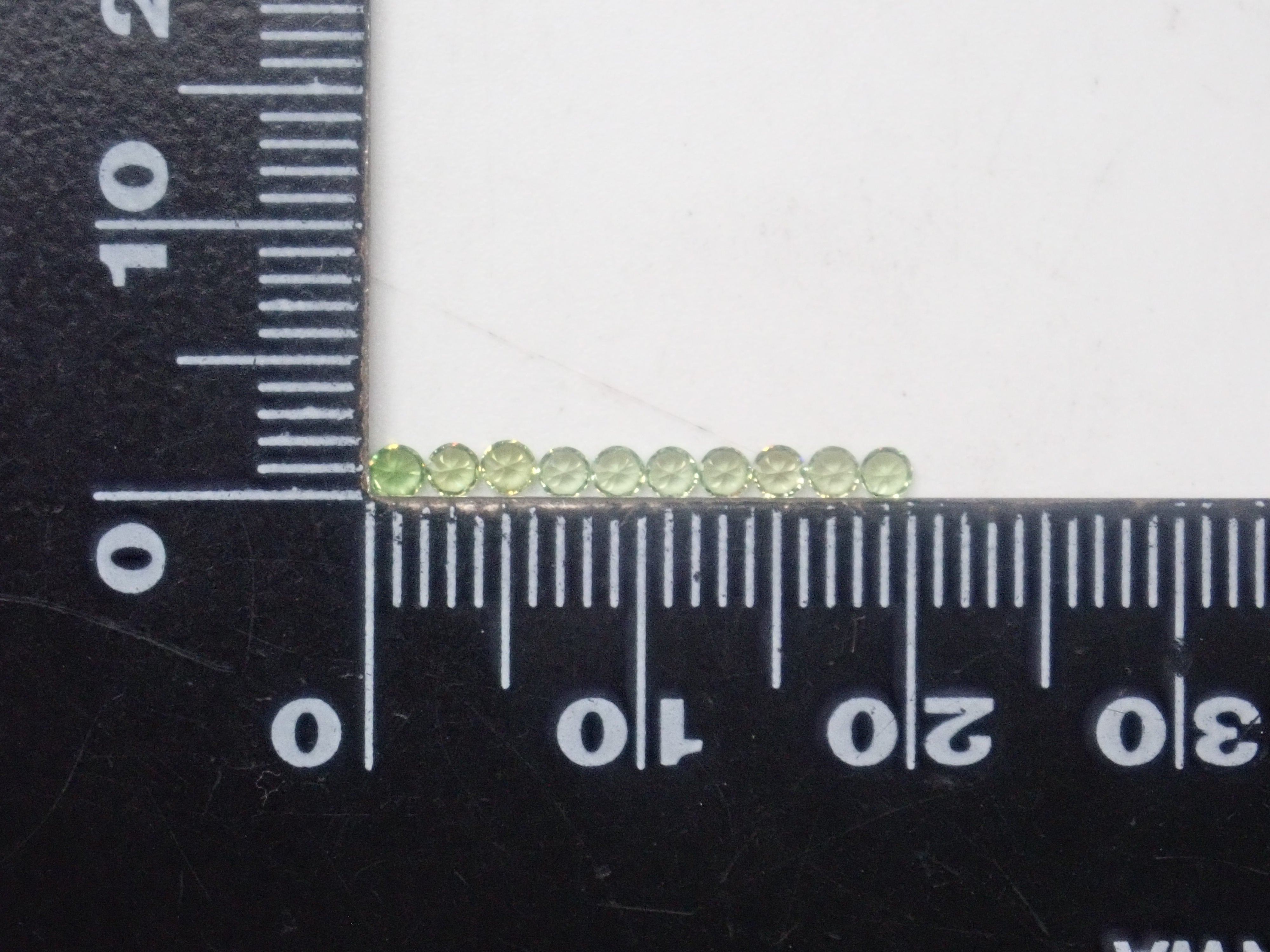 《Limited to 20 stones》Demantoid Garnet Gacha, including Russian demantoid garnets, normally priced at 69,800 yen 《Multiple purchase discount available》
