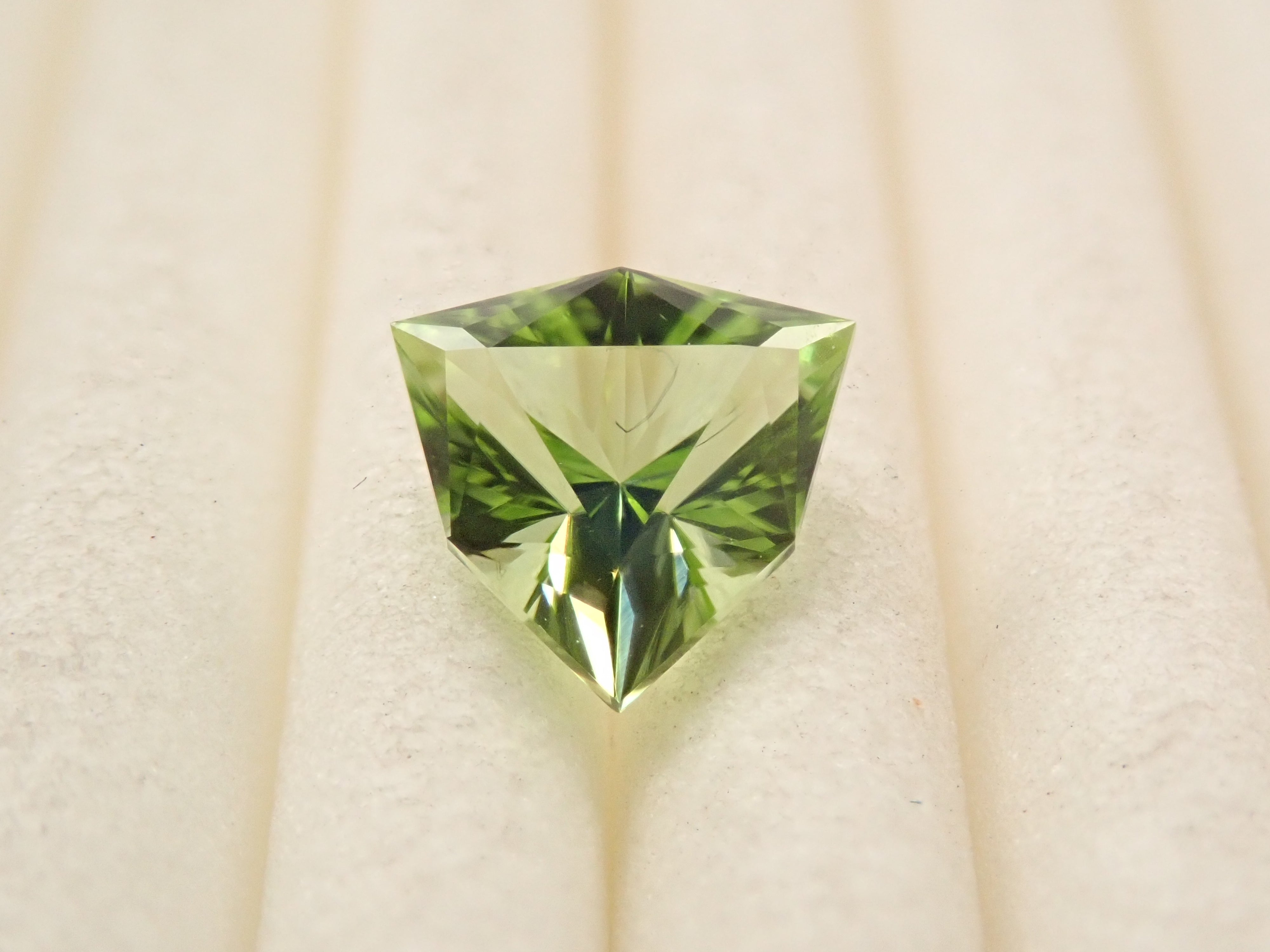 アメリカ産ペリドット 0.643ctルース