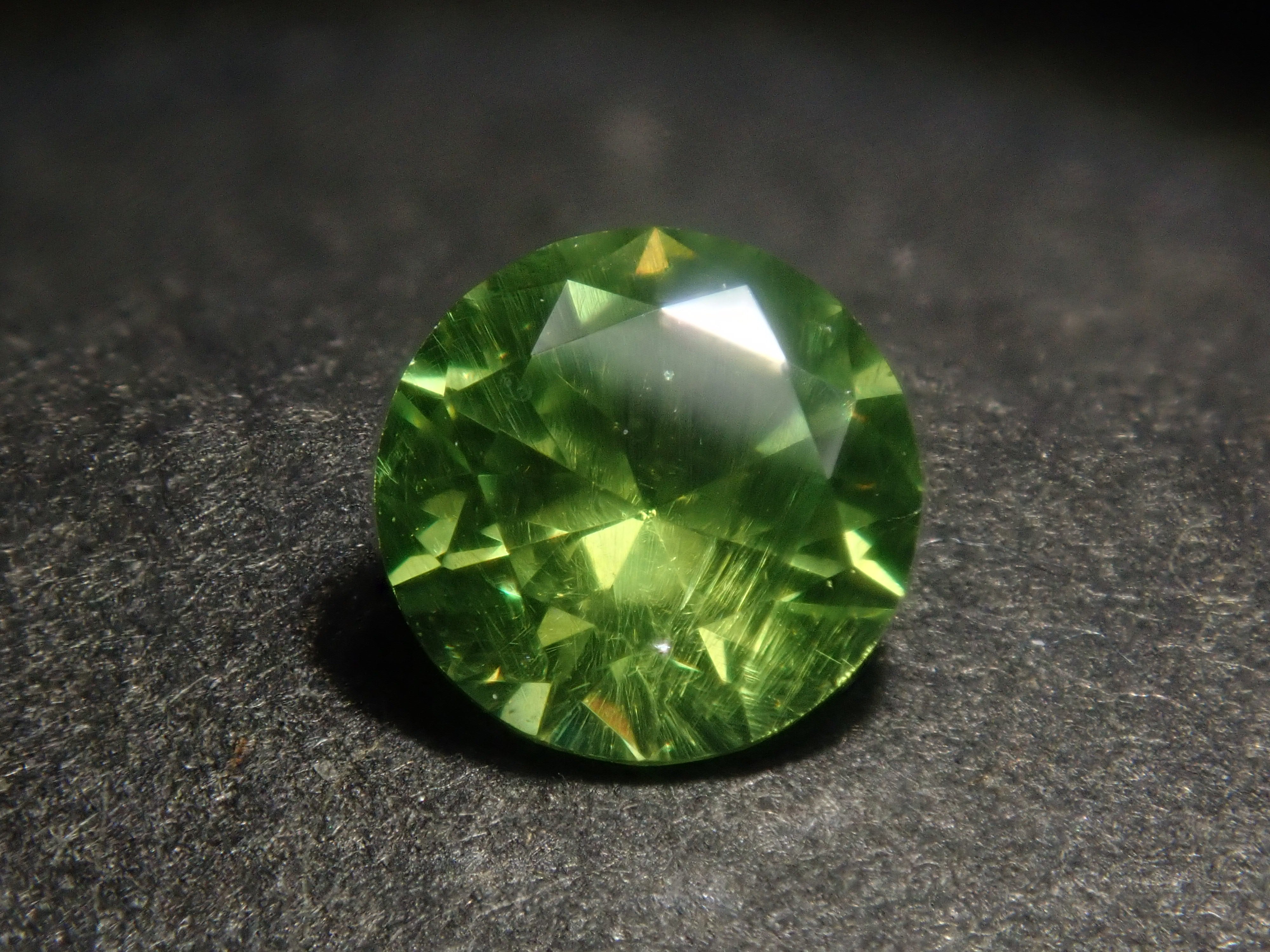 《Limited to 20 stones》Demantoid Garnet Gacha, including Russian demantoid garnets, normally priced at 69,800 yen 《Multiple purchase discount available》