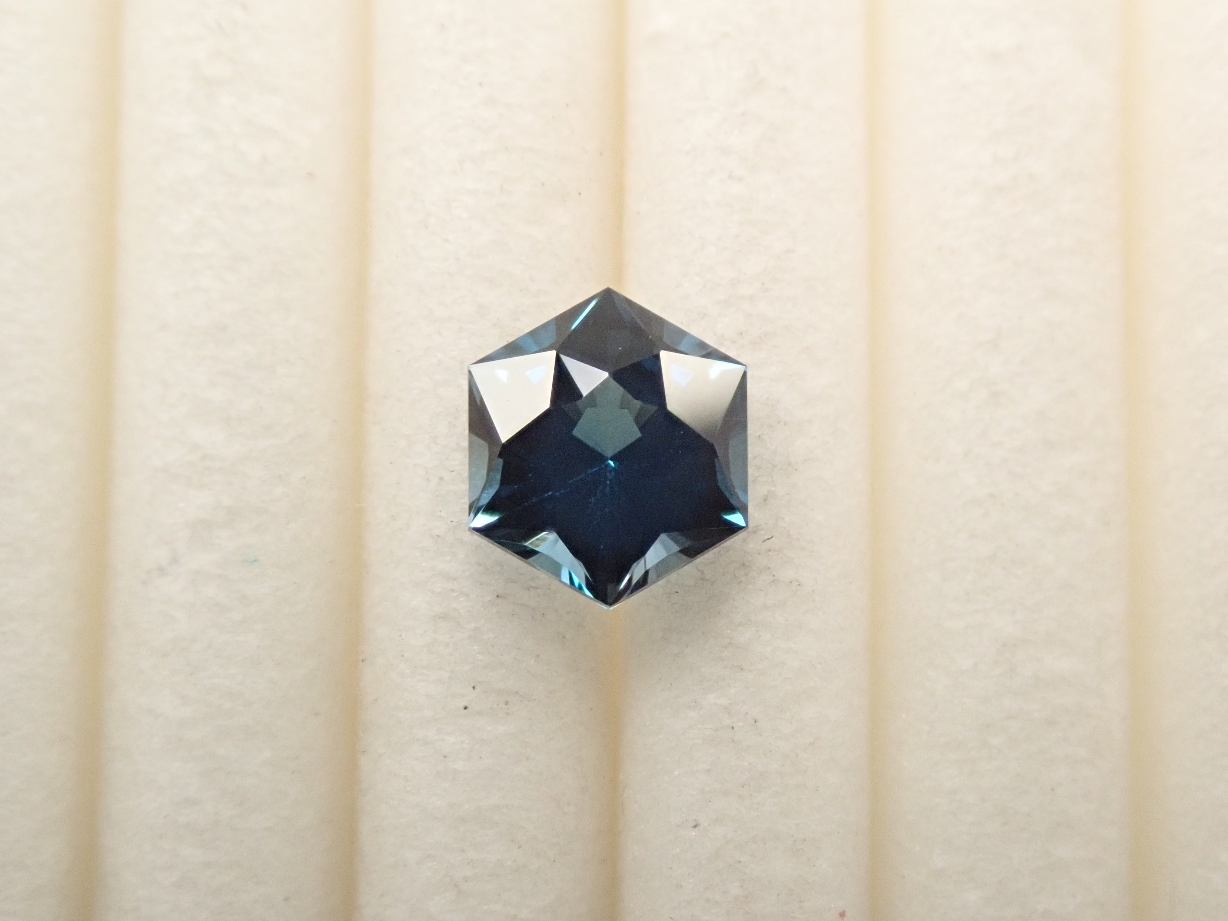 【12561896掲載】ロンドンブルートパーズ 0.476ctルース