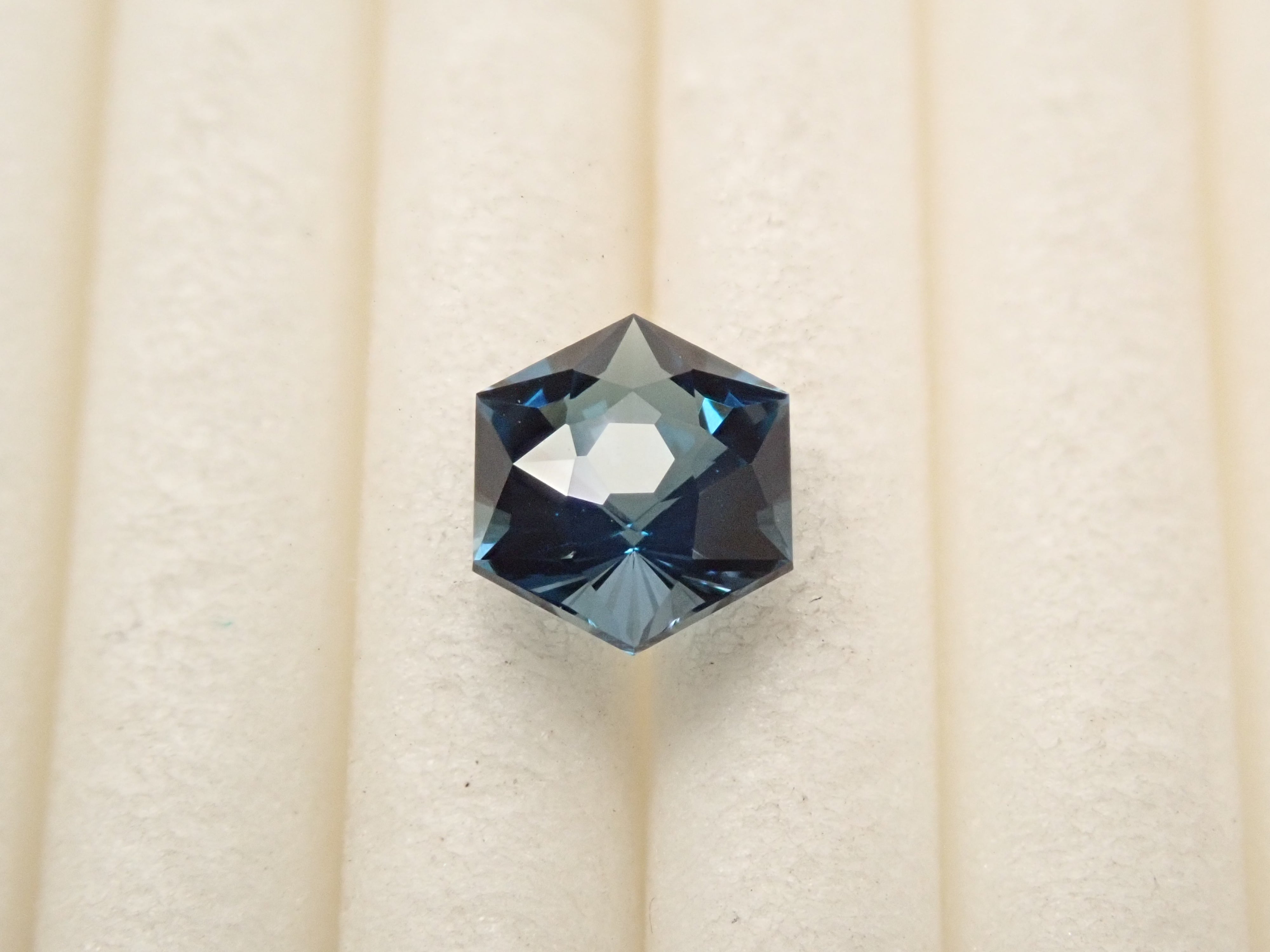 【12561896掲載】ロンドンブルートパーズ 0.476ctルース