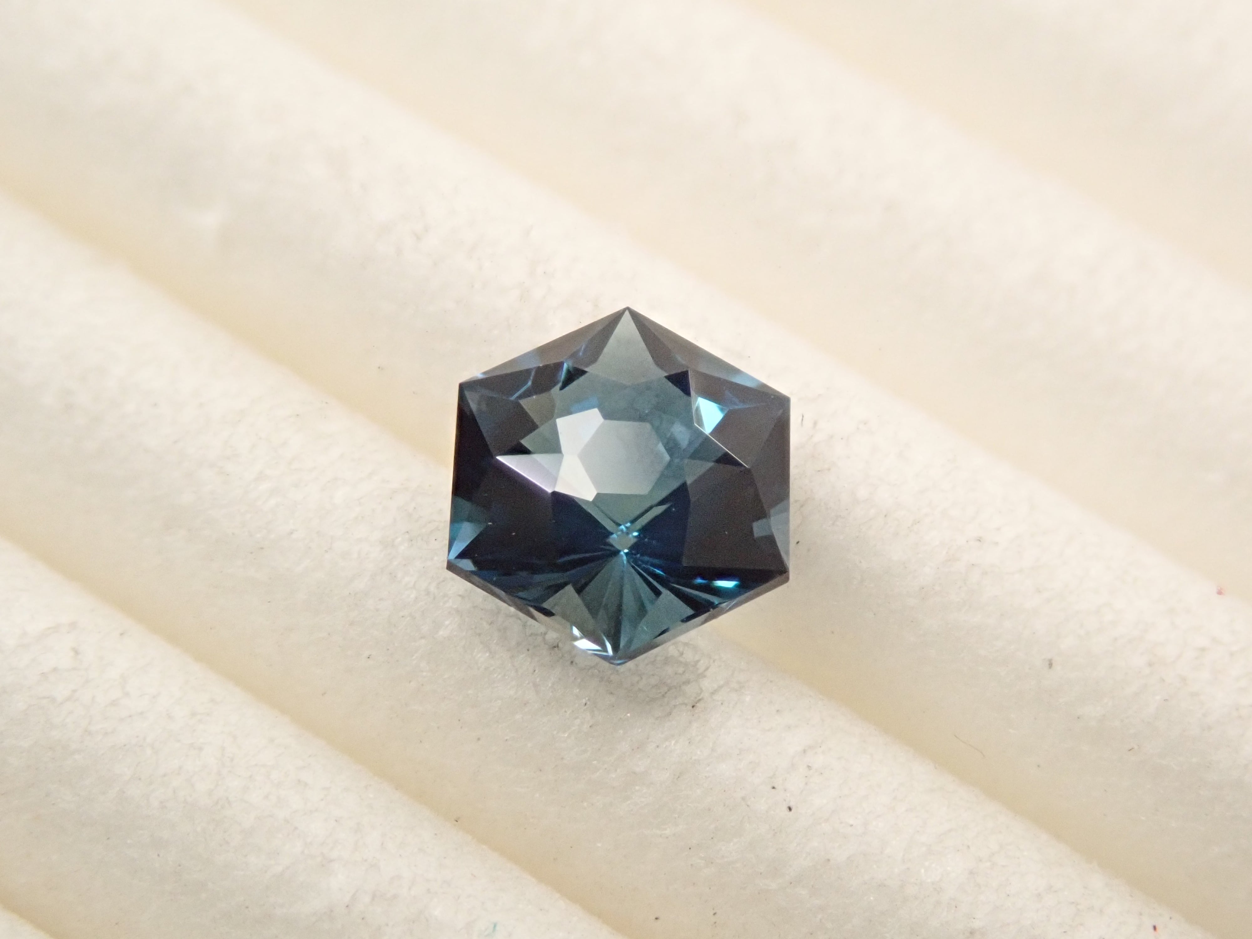 【12561896掲載】ロンドンブルートパーズ 0.476ctルース