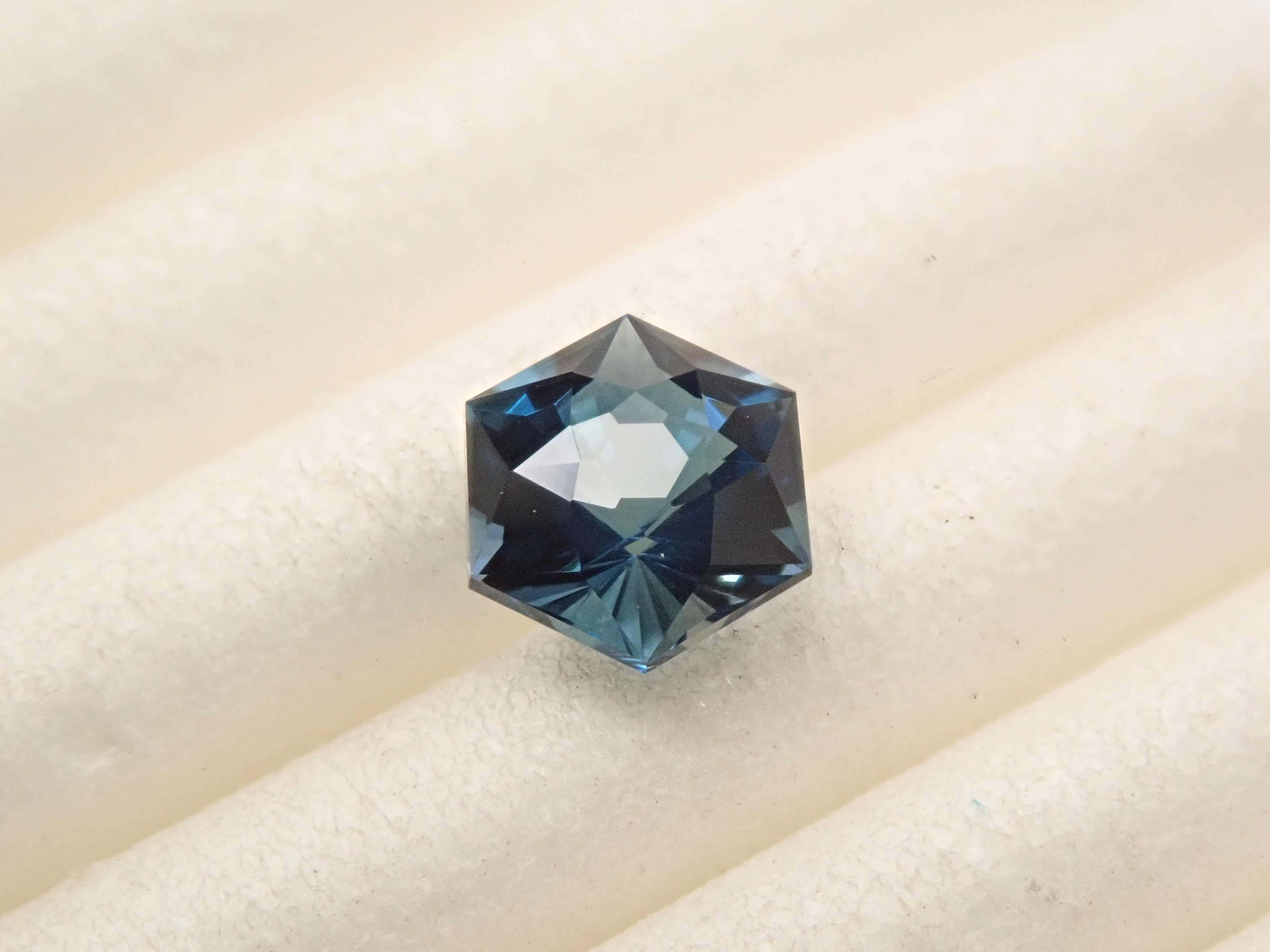 【12561896掲載】ロンドンブルートパーズ 0.476ctルース