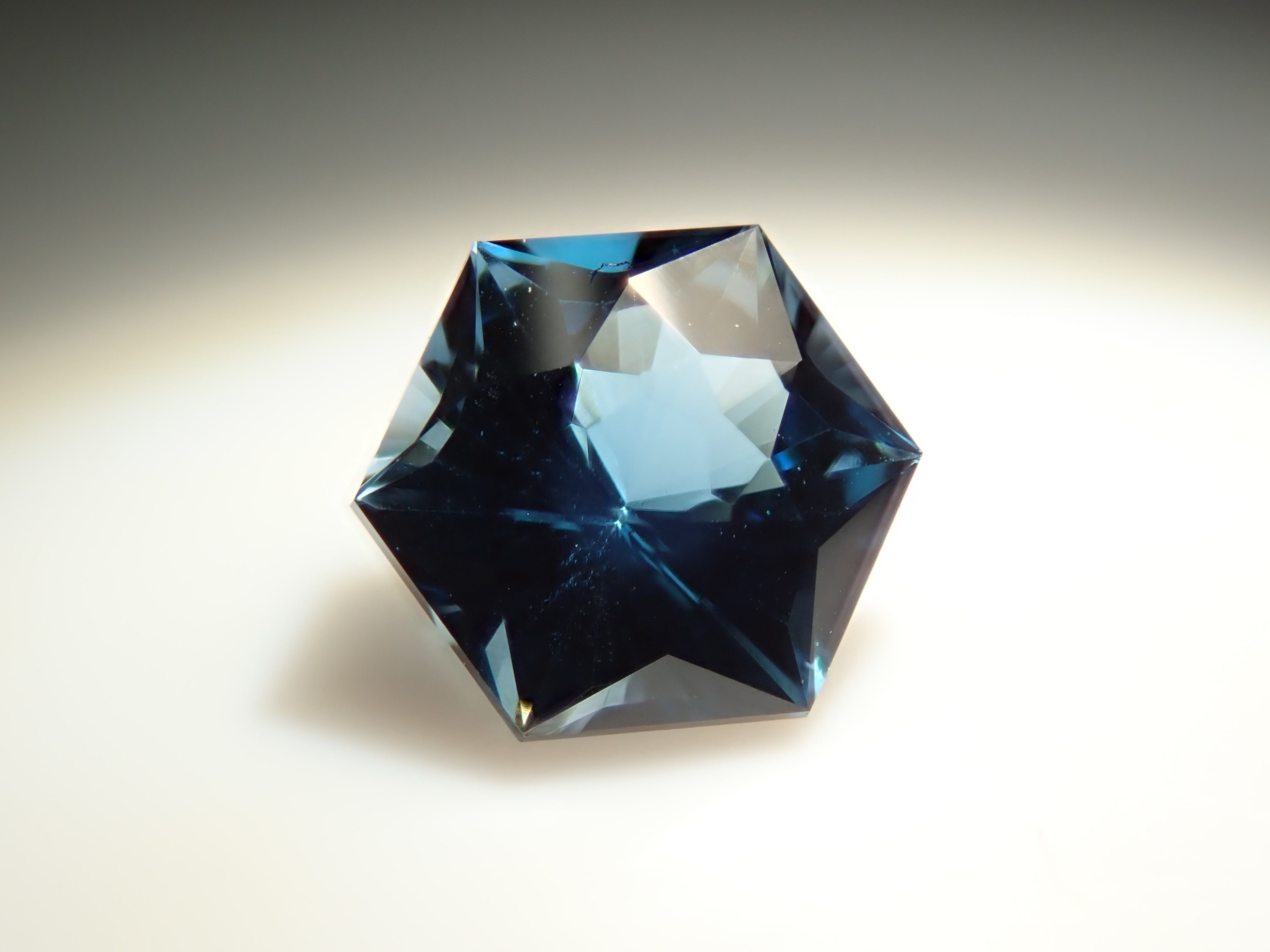 【12561896掲載】ロンドンブルートパーズ 0.476ctルース