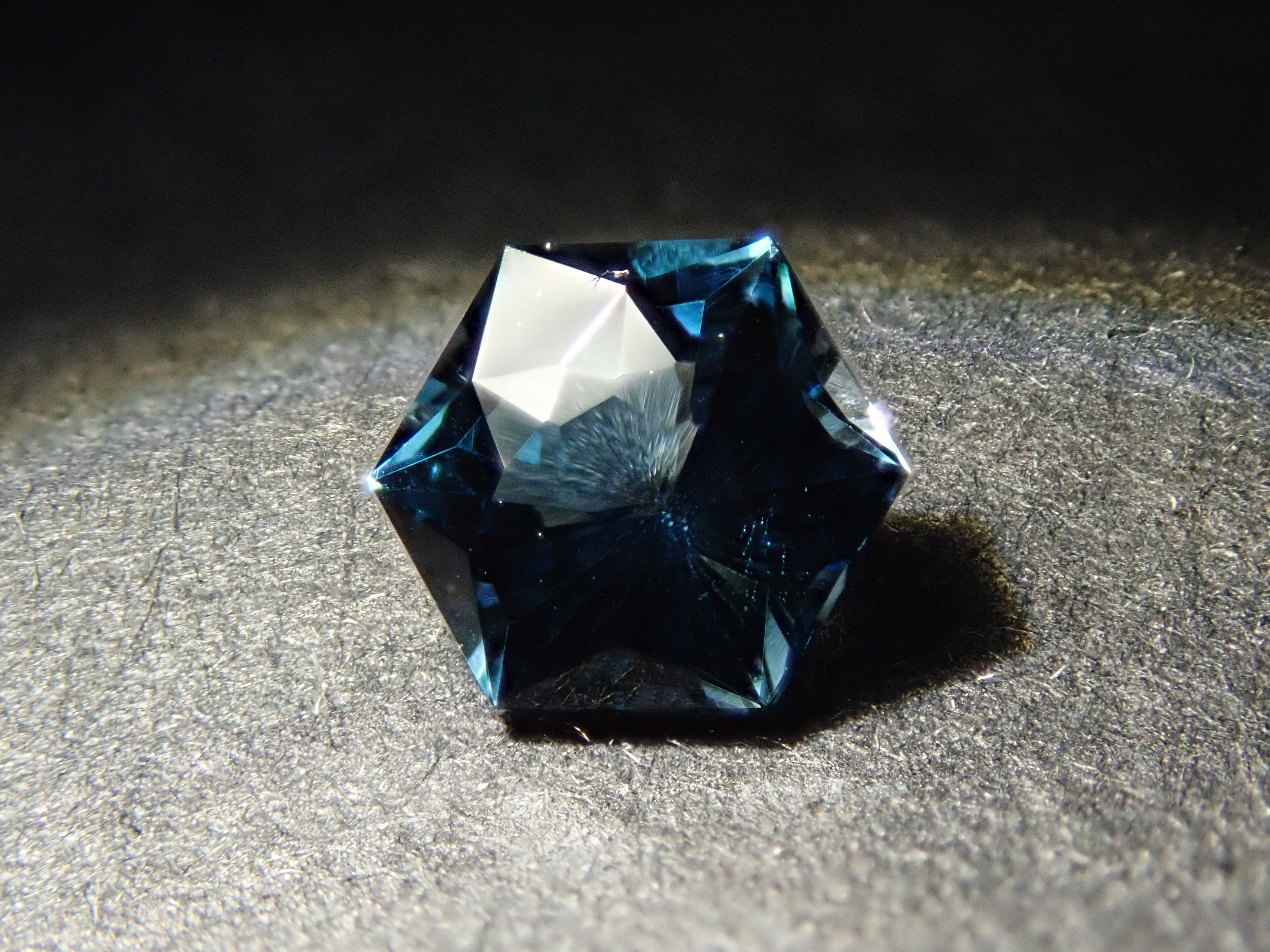 【12561896掲載】ロンドンブルートパーズ 0.476ctルース