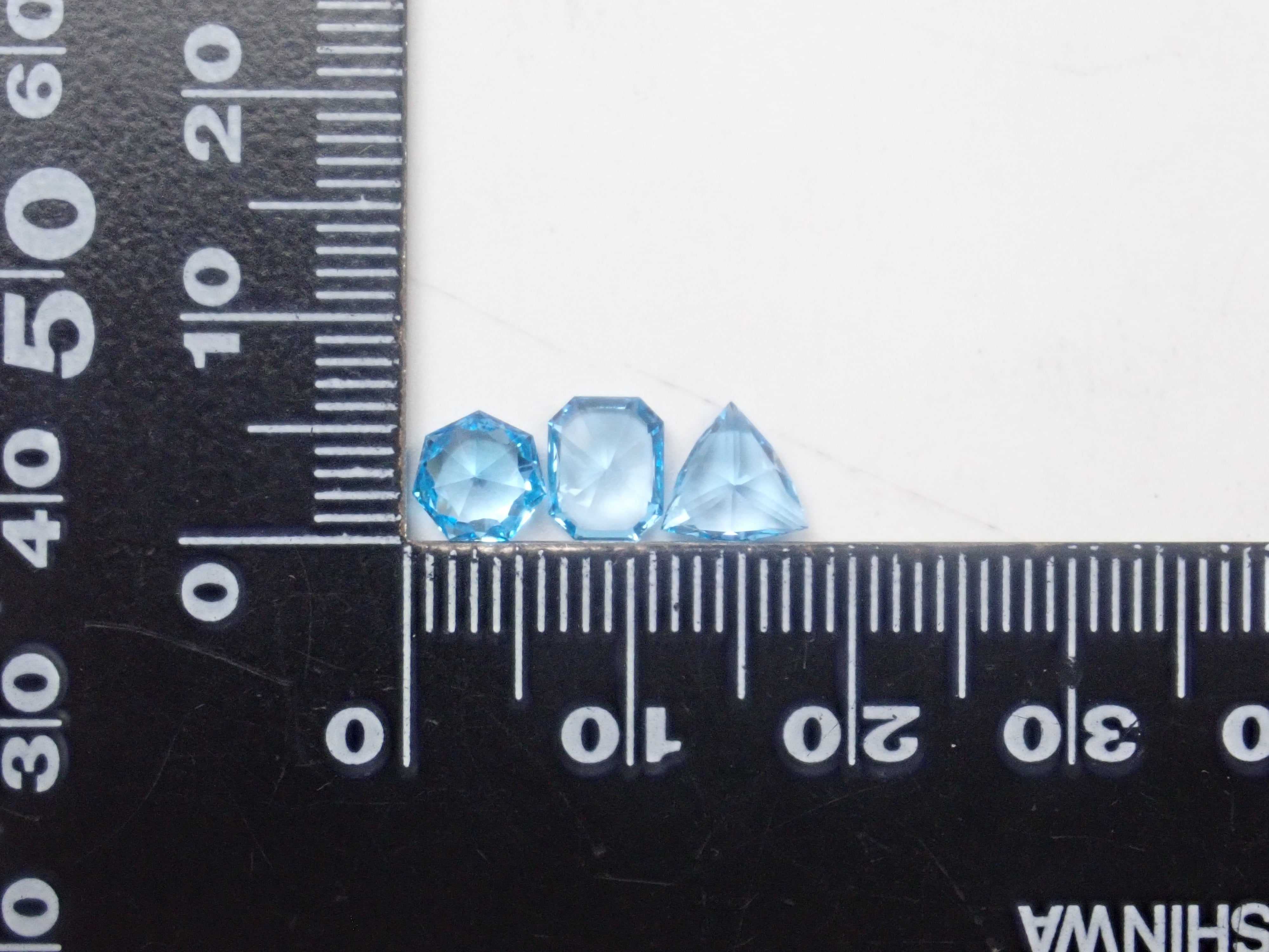 【3/1 22時販売】《限定15石》通常69,800円の甲州貴石切子10ctやシェリーカラーインペリアルトパーズ含むトパーズガチャ《複数購入割引有》　