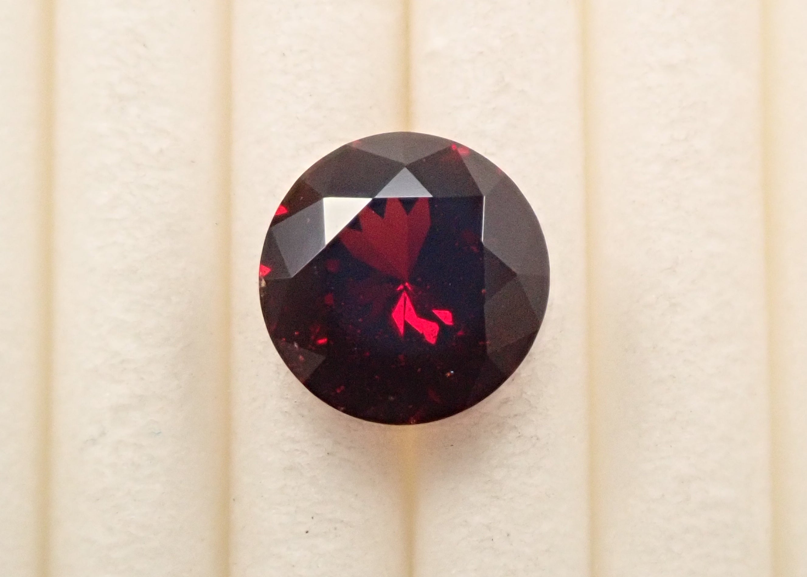 [On Sale at 10 PM on March 8th] Mozambique Almandine Garnet 6.7mm/1.228ct Loose Stone