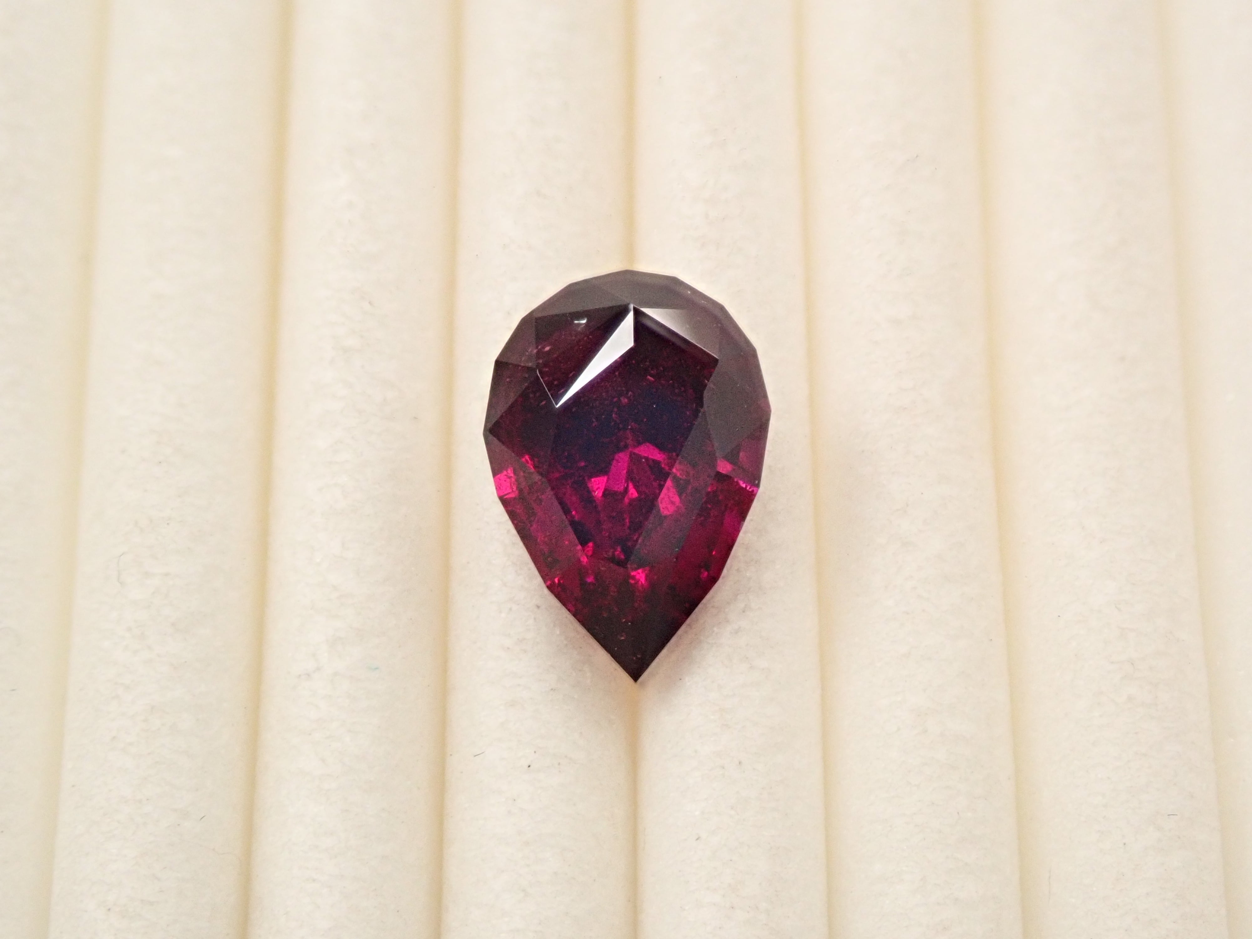 【12561905掲載】ロードライトガーネット 1.765ctルース