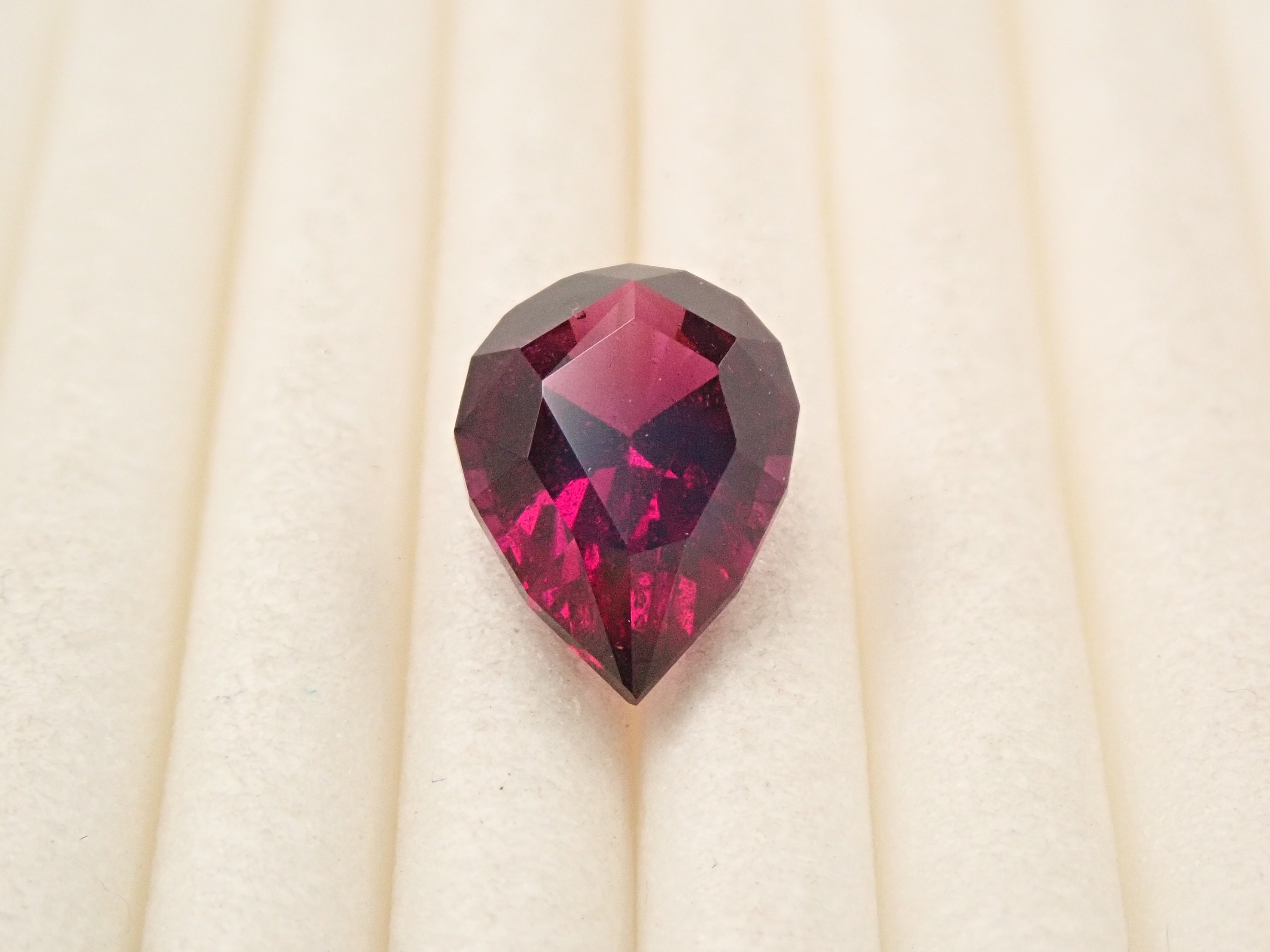 【12561905掲載】ロードライトガーネット 1.765ctルース