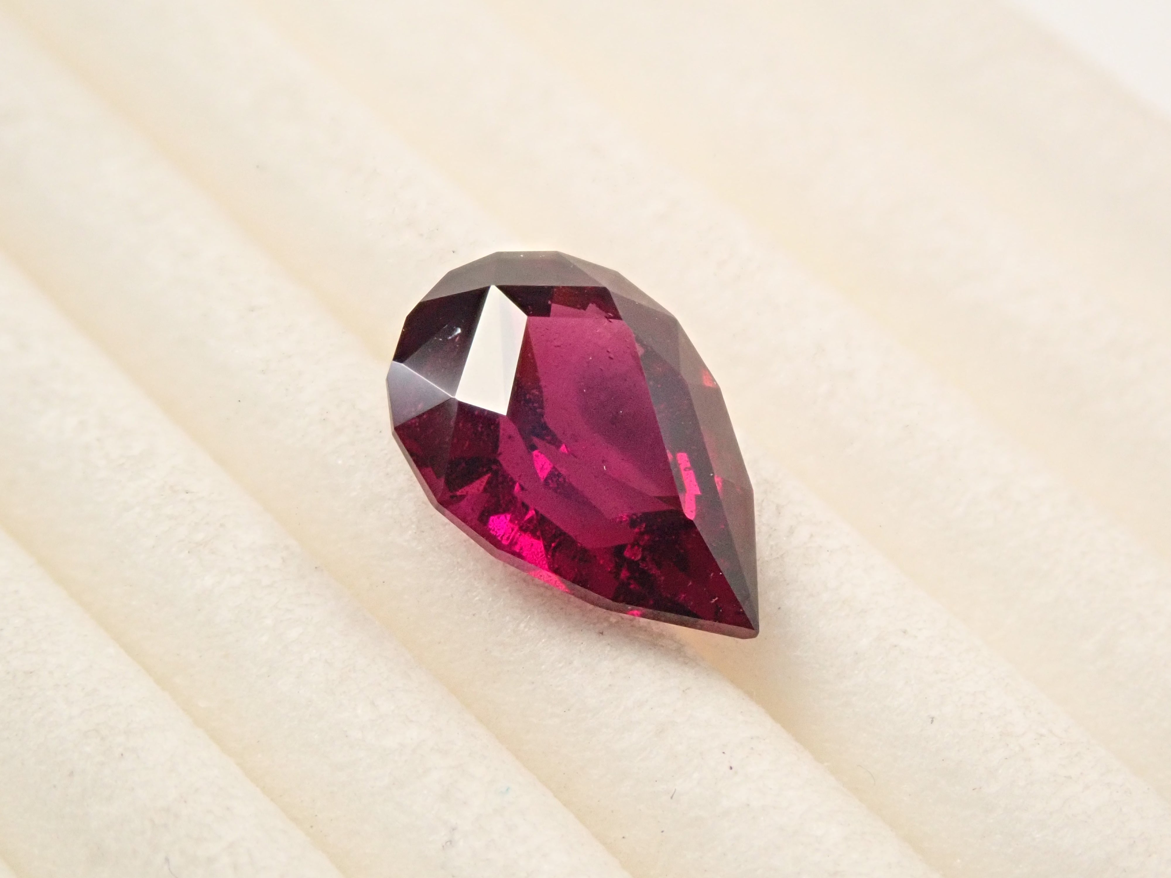 【12561905掲載】ロードライトガーネット 1.765ctルース