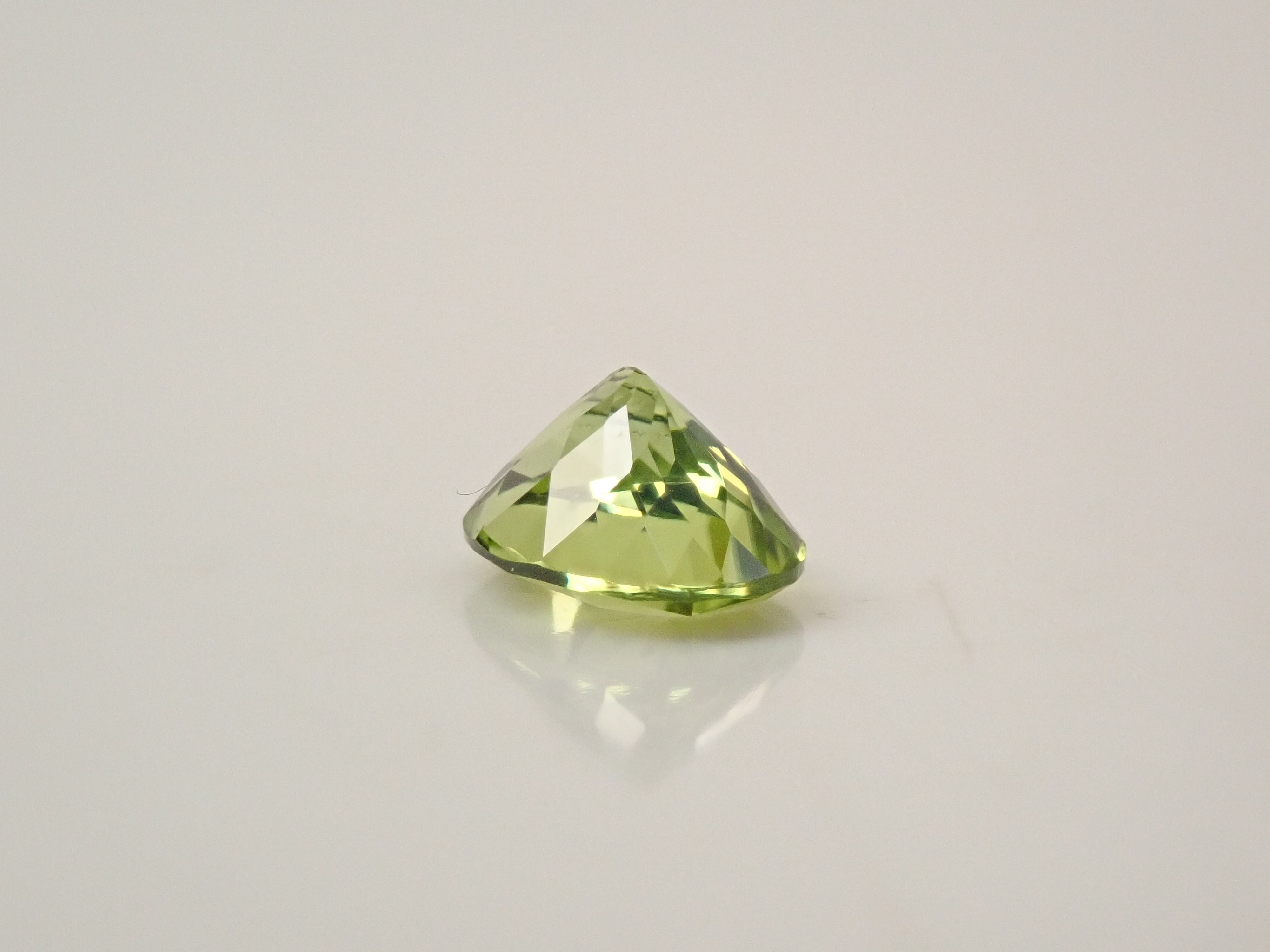 【12561916掲載】ペリドット 0.632ctルース