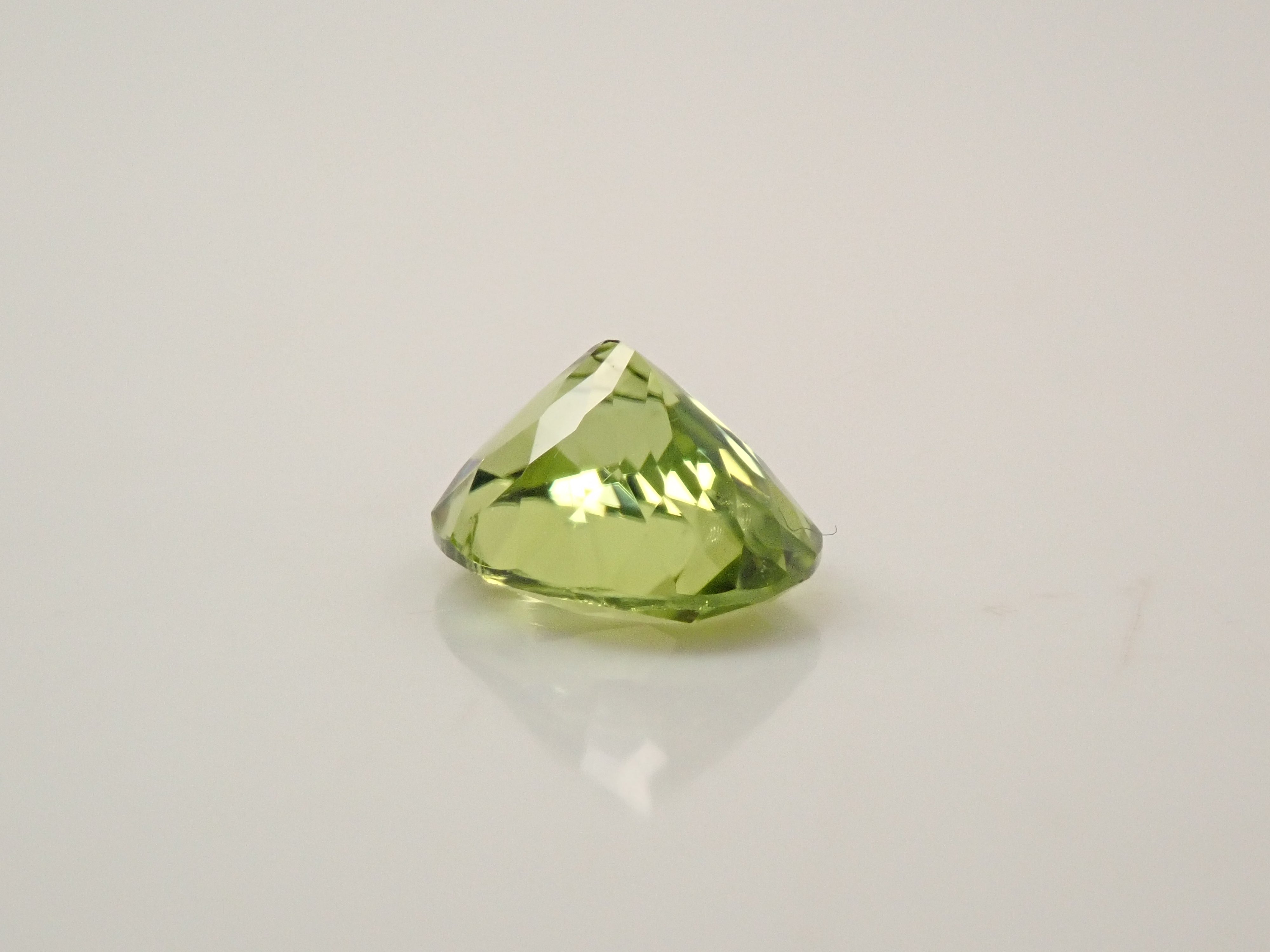 【12561916掲載】ペリドット 0.632ctルース