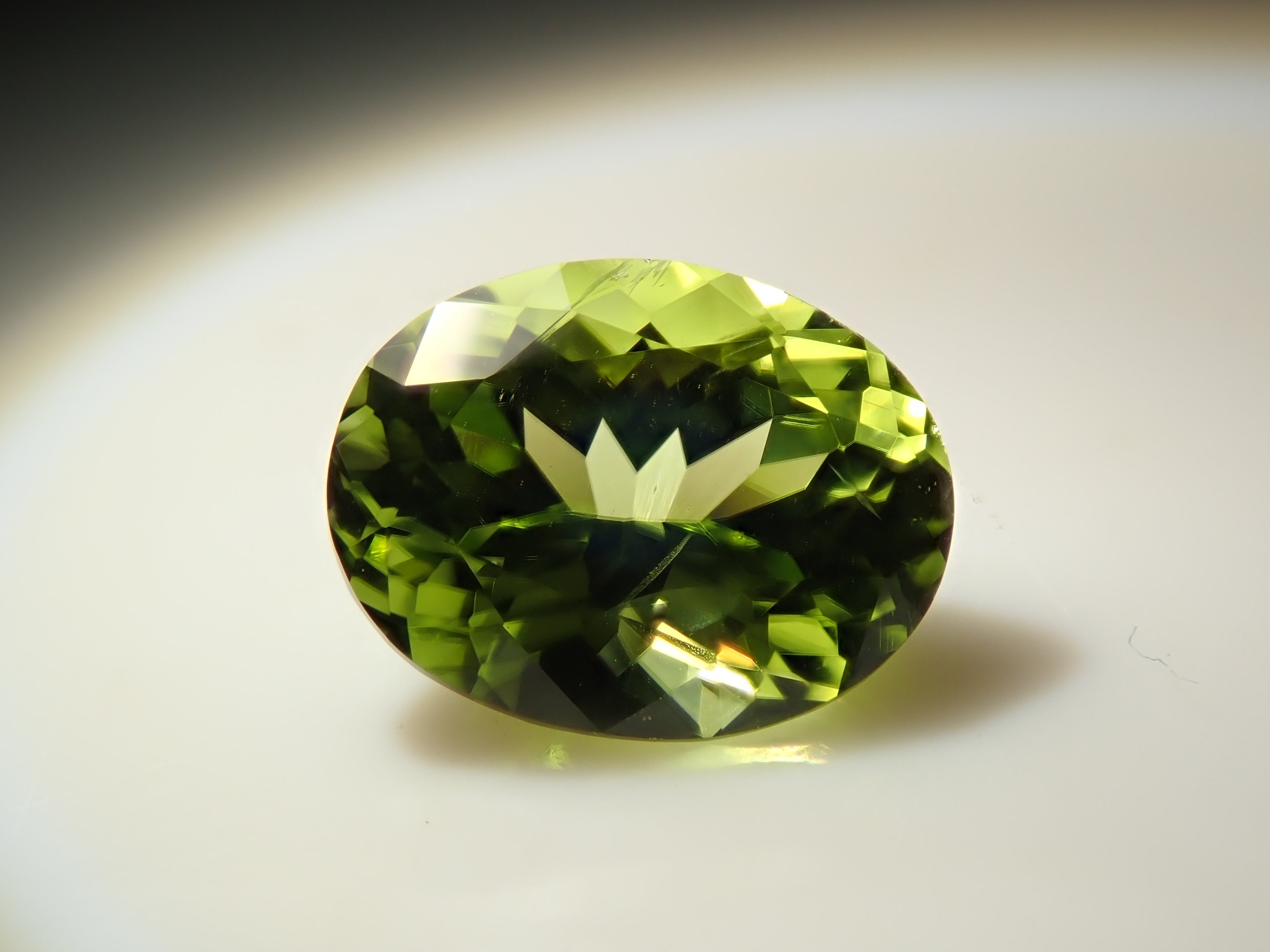 【12561916掲載】ペリドット 0.632ctルース