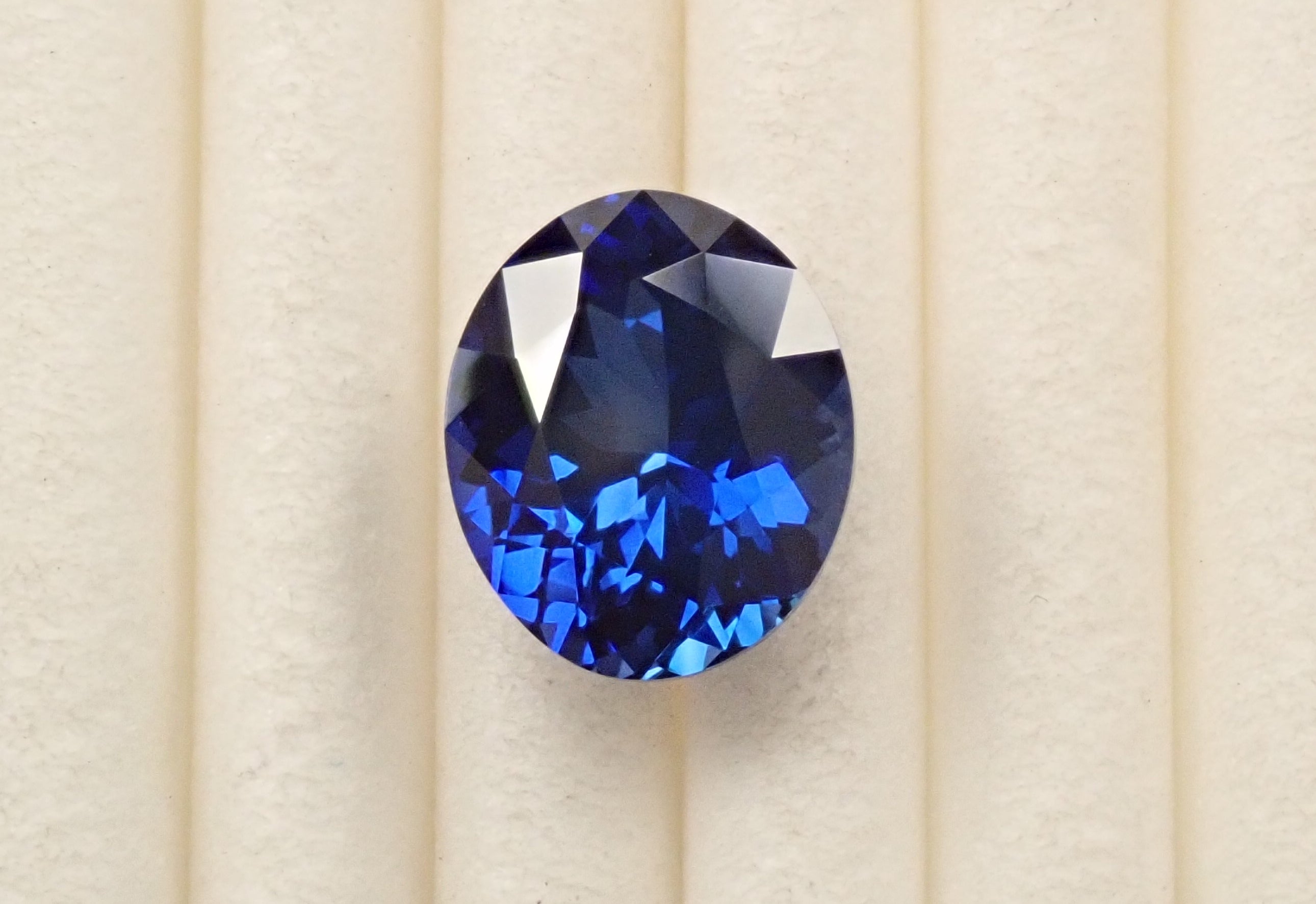 【3/23 22時販売】合成ブルーサファイア 2.012ctルース（合成サファイア）