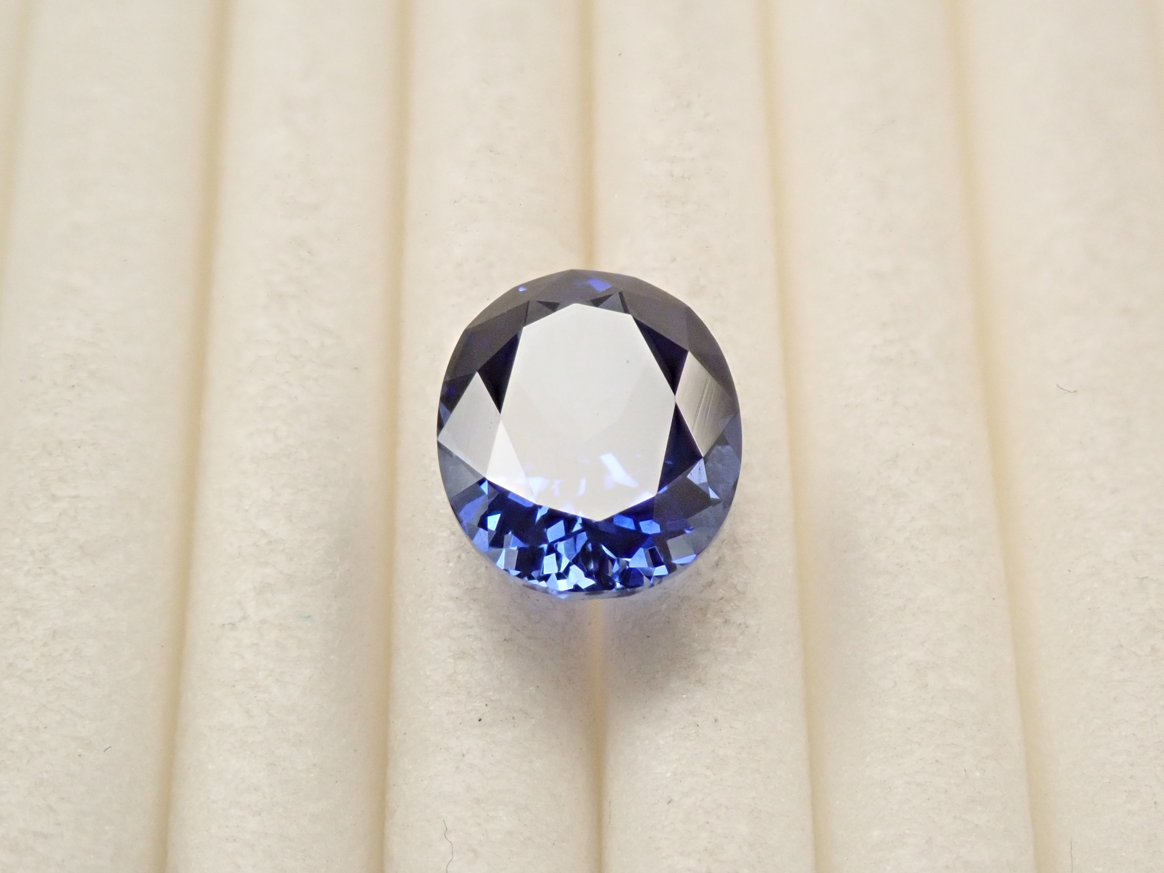 【12561925掲載】合成サファイア 1.551ctルース