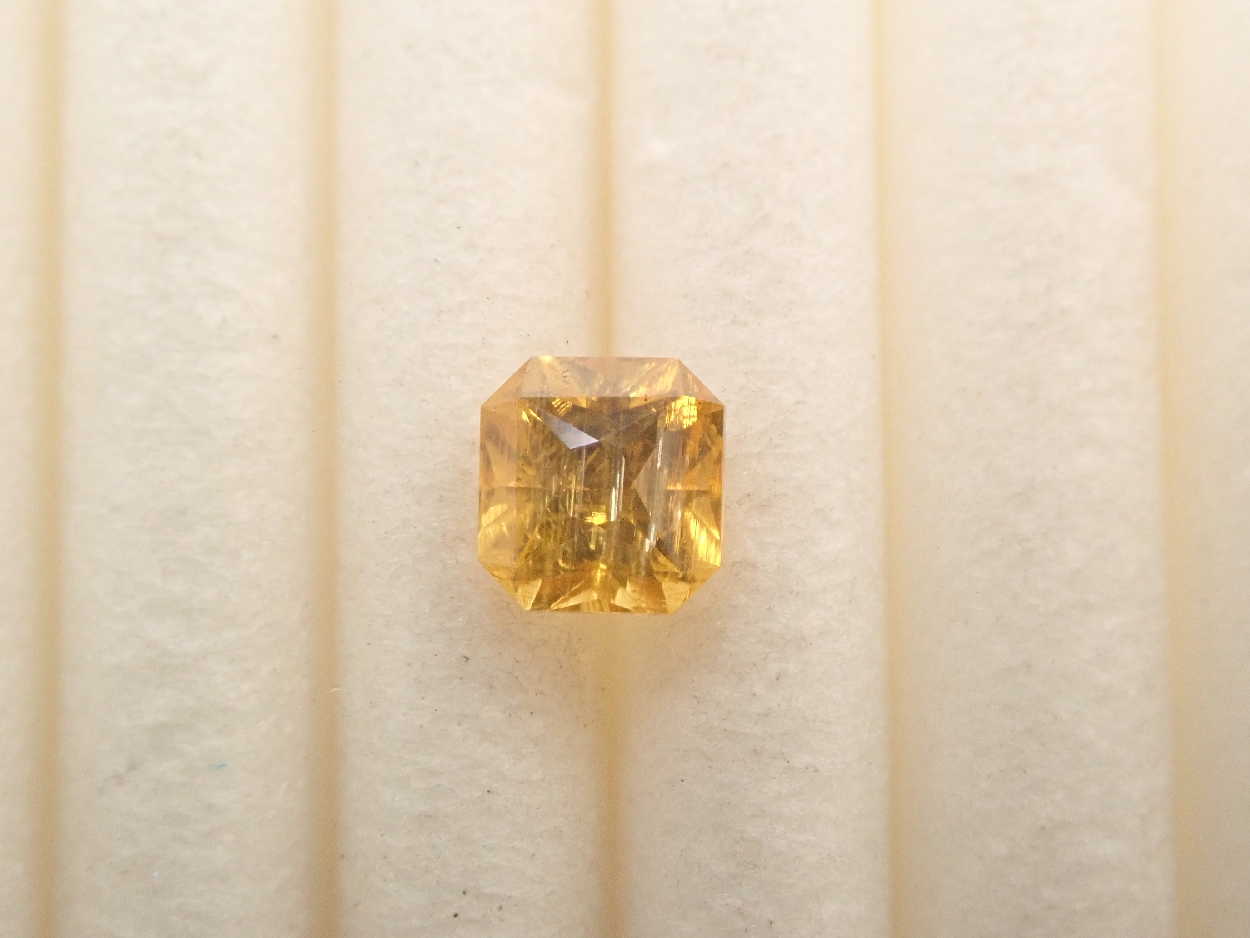 【12561927掲載】ゴールデンジルコン 0.416ctルース