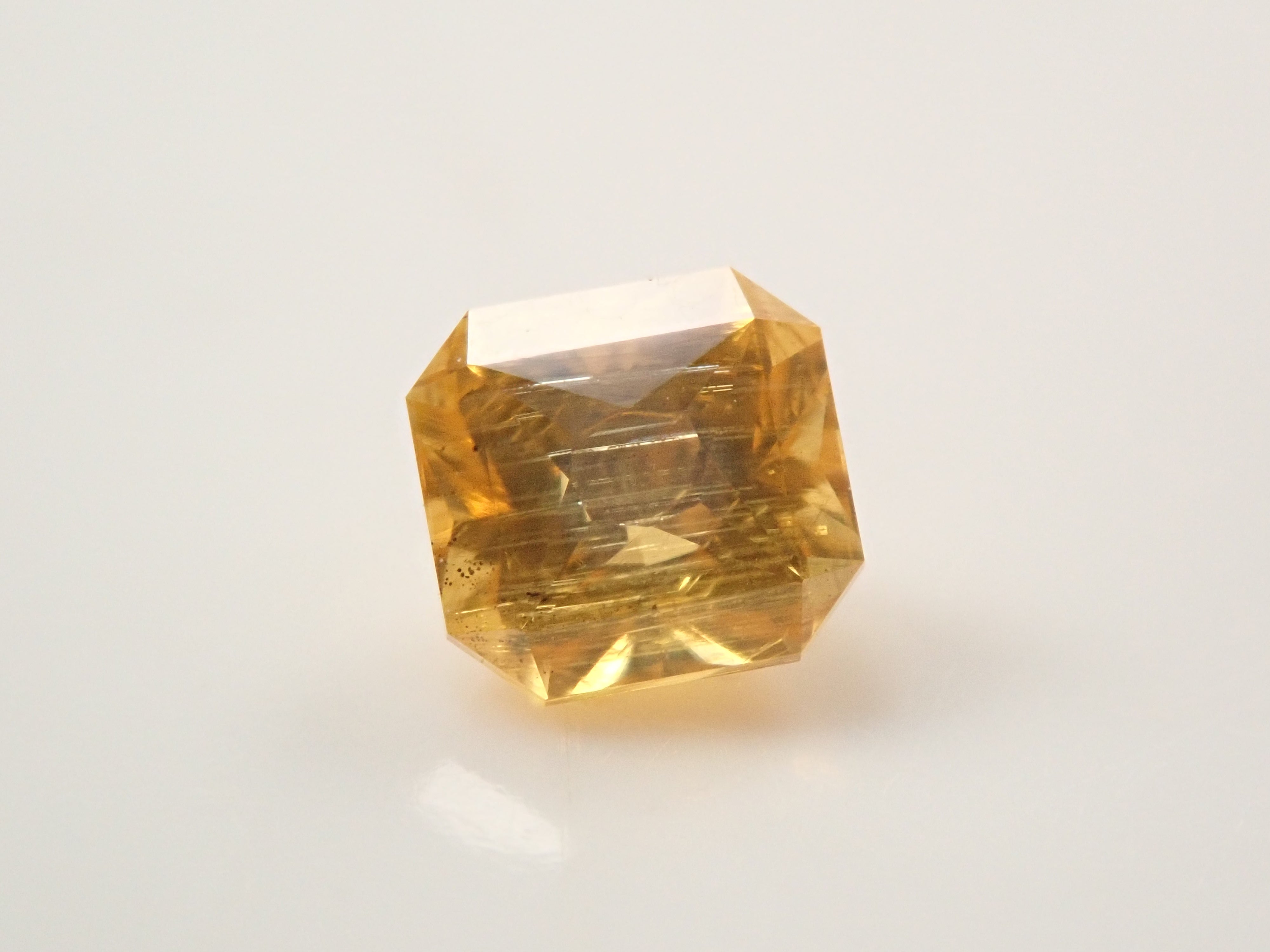 【12561927掲載】ゴールデンジルコン 0.416ctルース