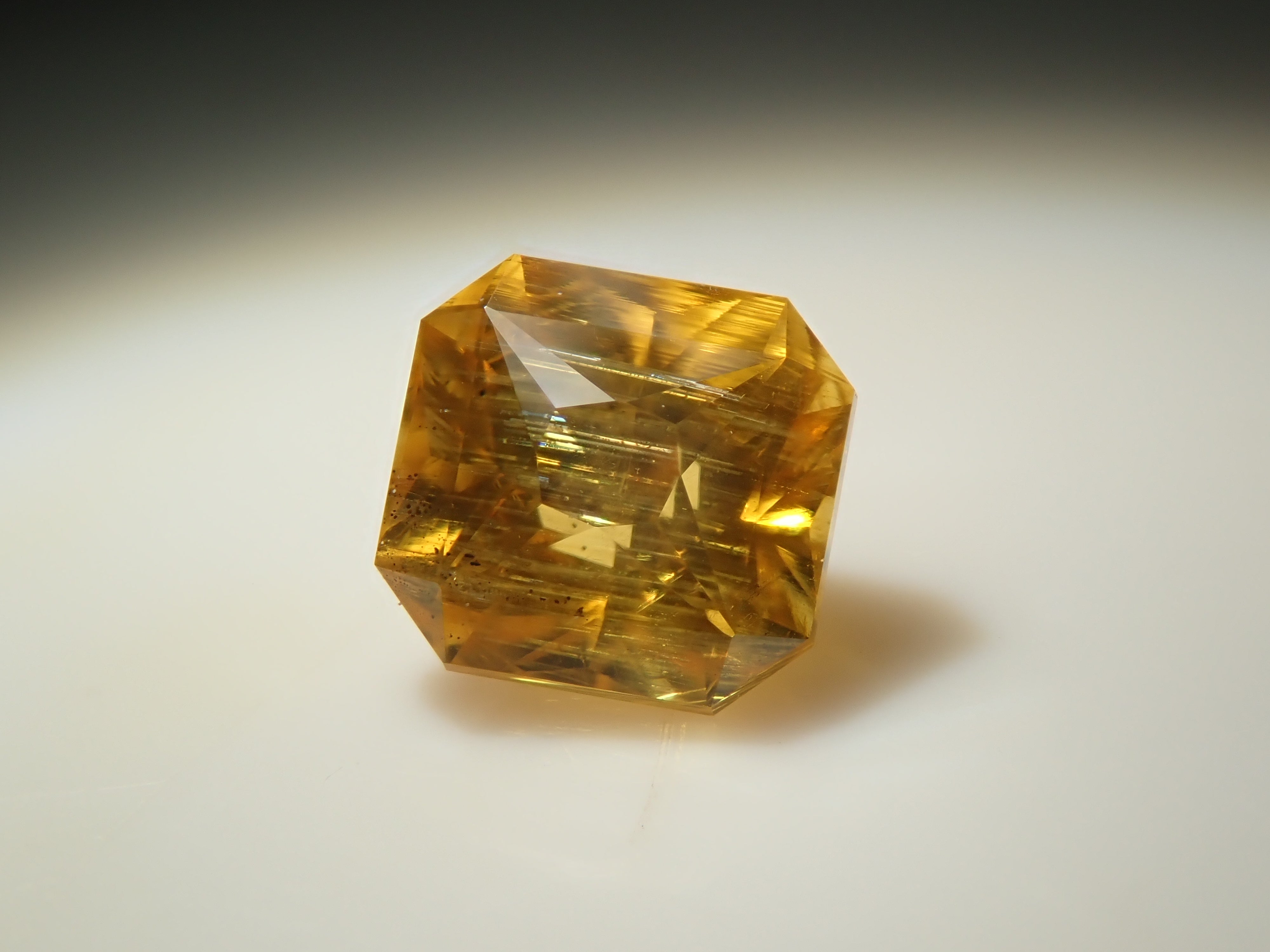 【12561927掲載】ゴールデンジルコン 0.416ctルース