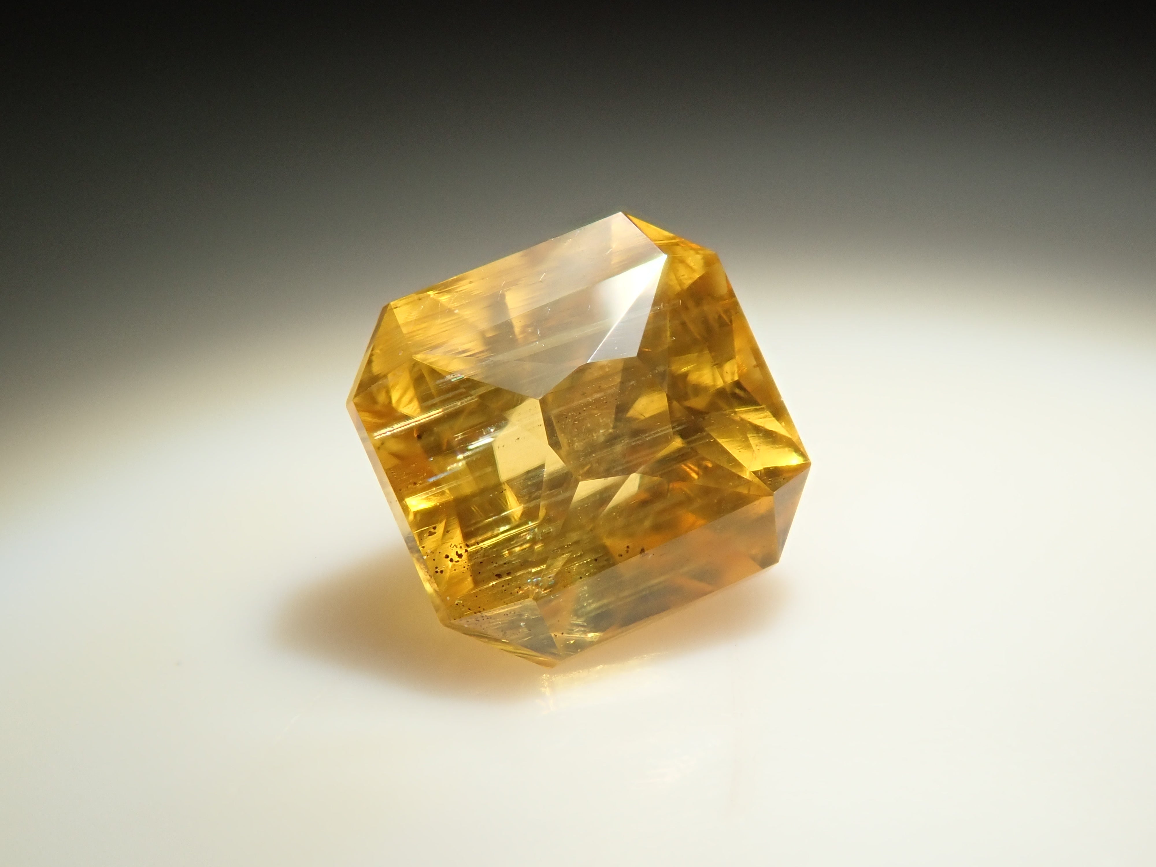 【12561927掲載】ゴールデンジルコン 0.416ctルース