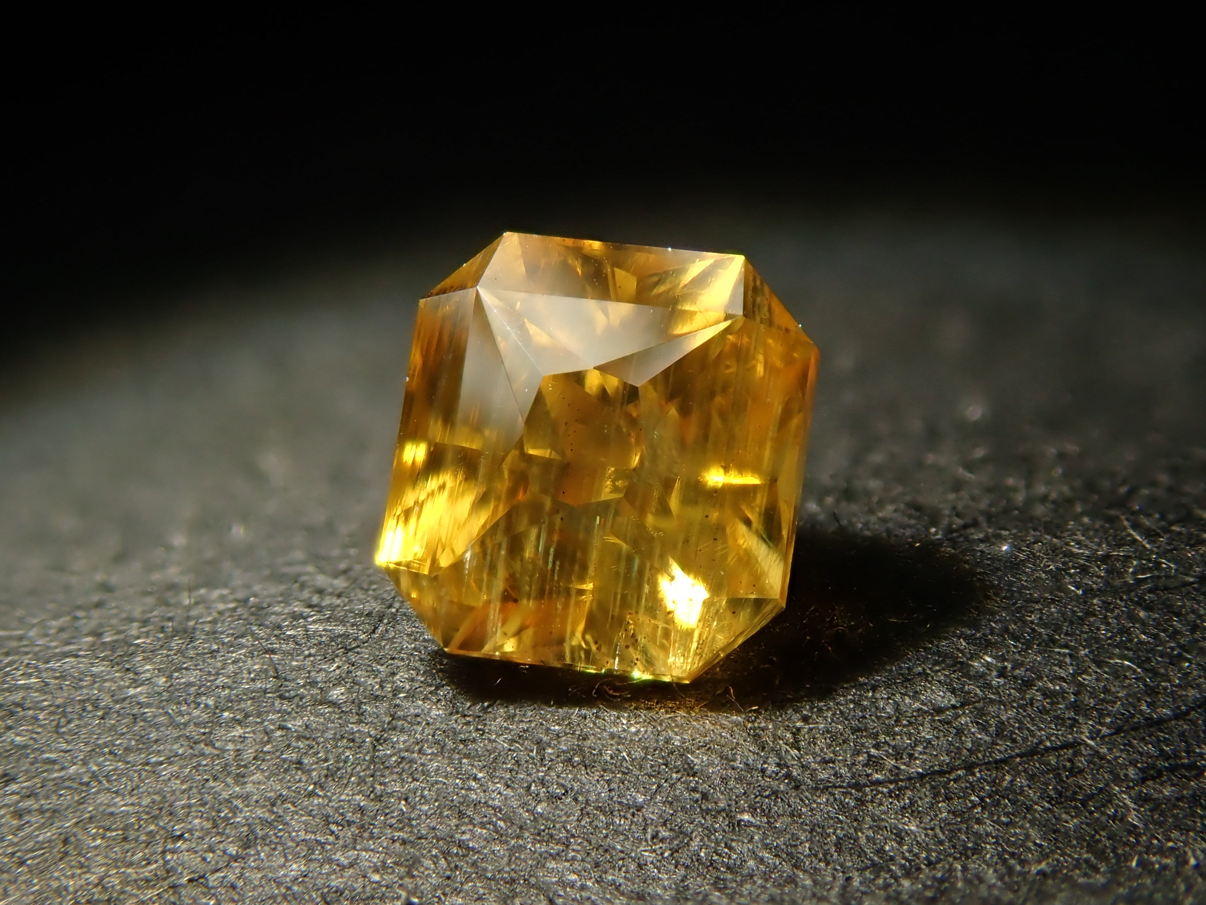 【12561927掲載】ゴールデンジルコン 0.416ctルース