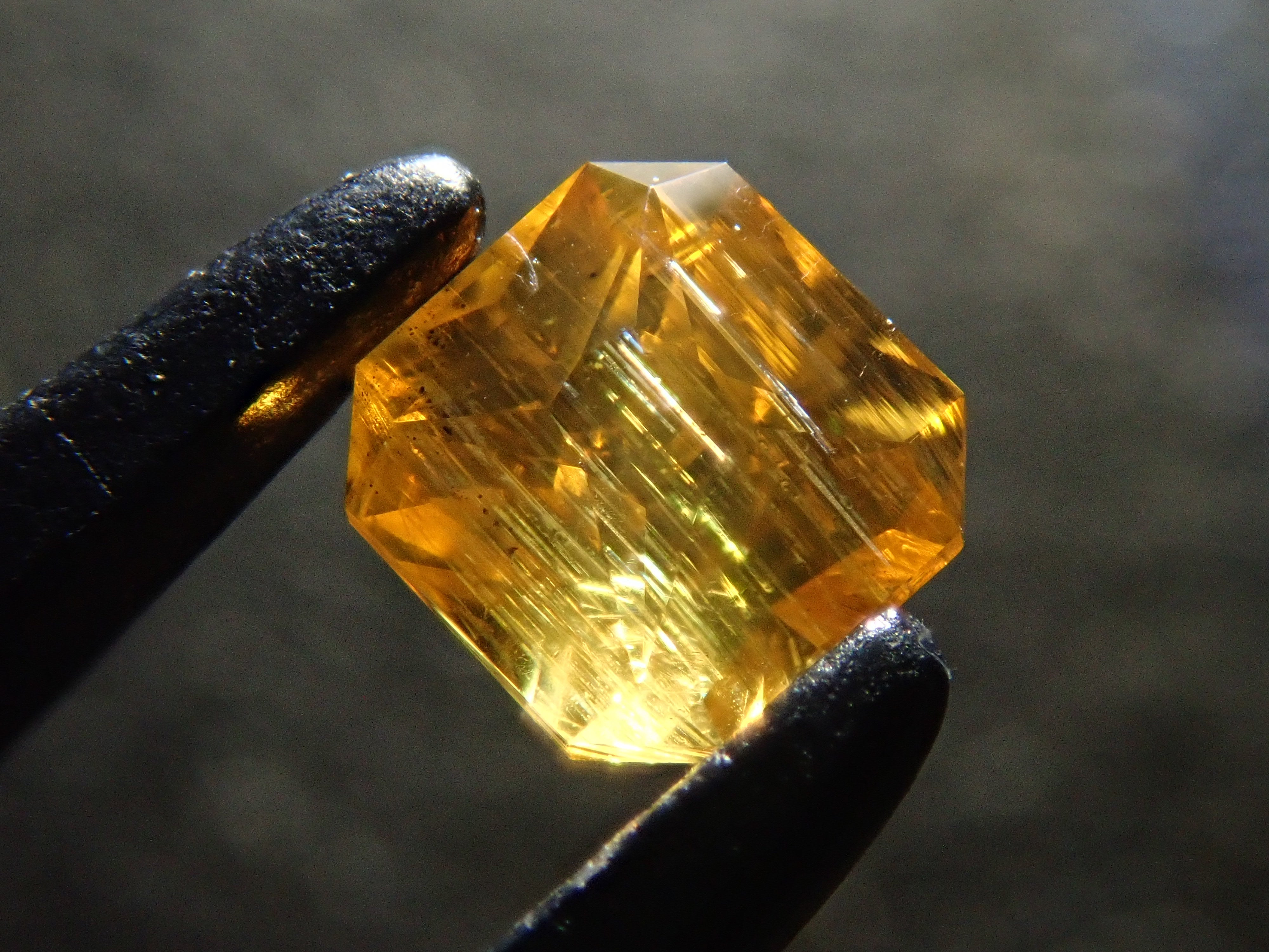 【12561927掲載】ゴールデンジルコン 0.416ctルース