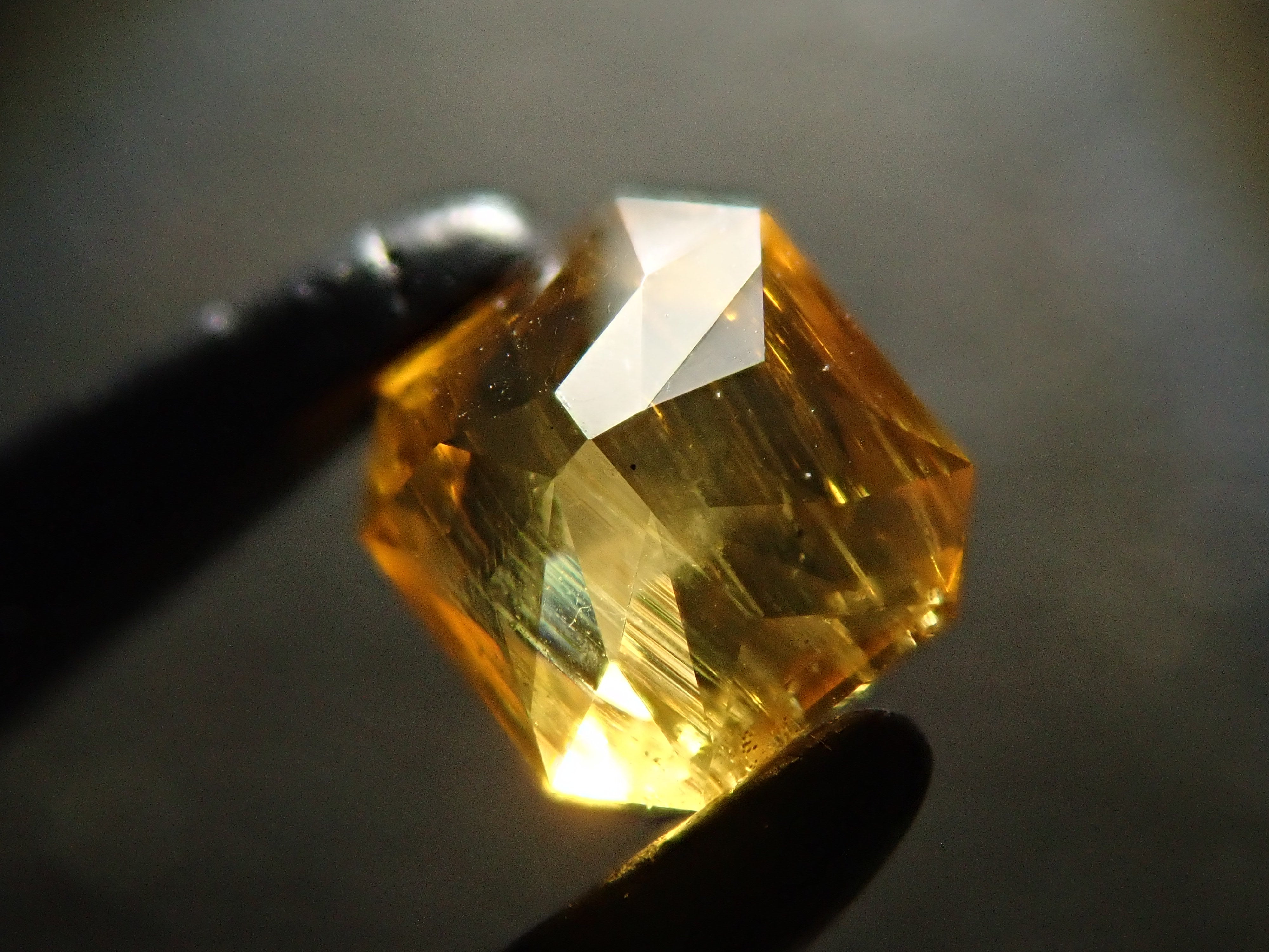 【12561927掲載】ゴールデンジルコン 0.416ctルース