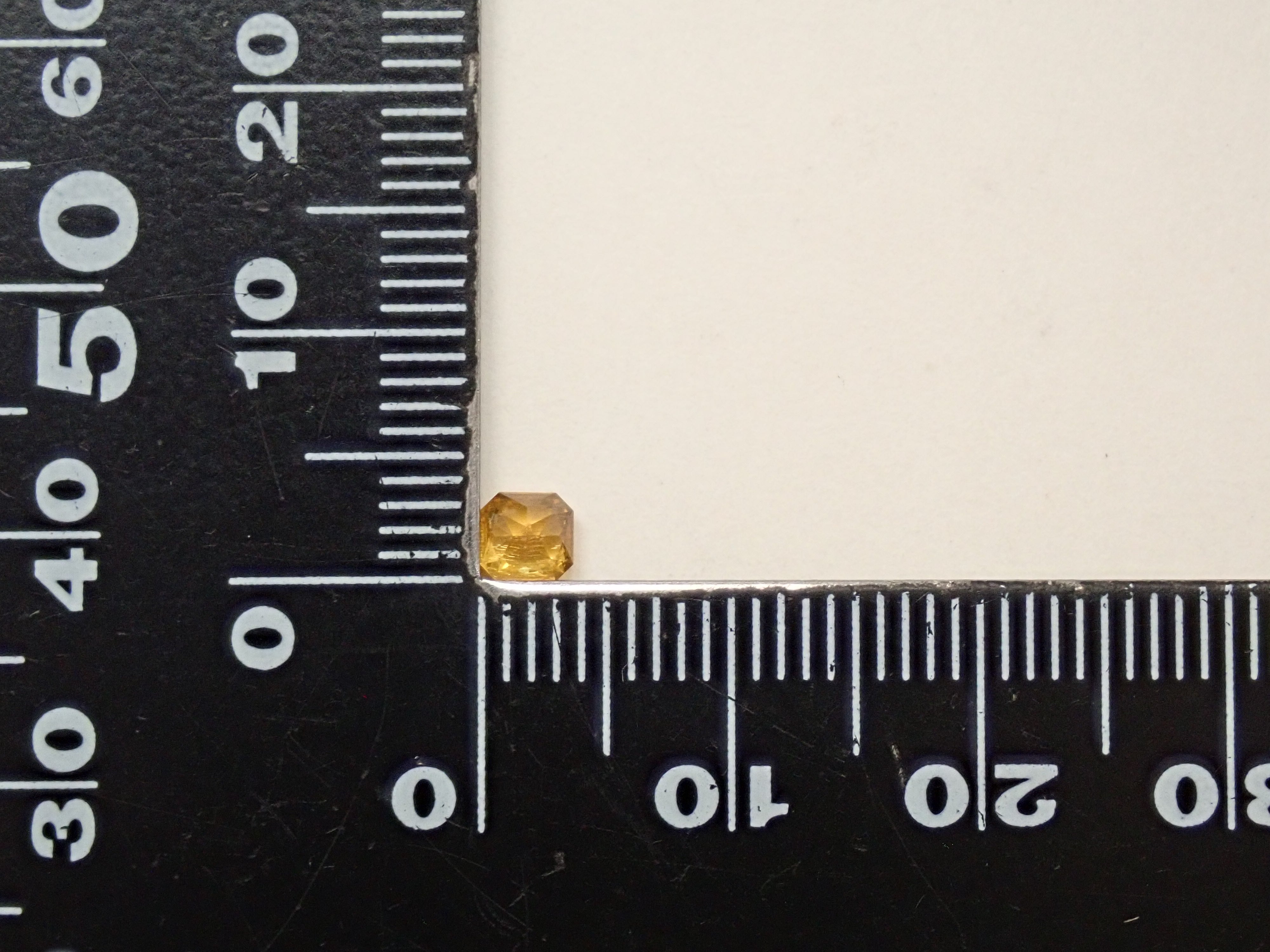 【12561927掲載】ゴールデンジルコン 0.416ctルース