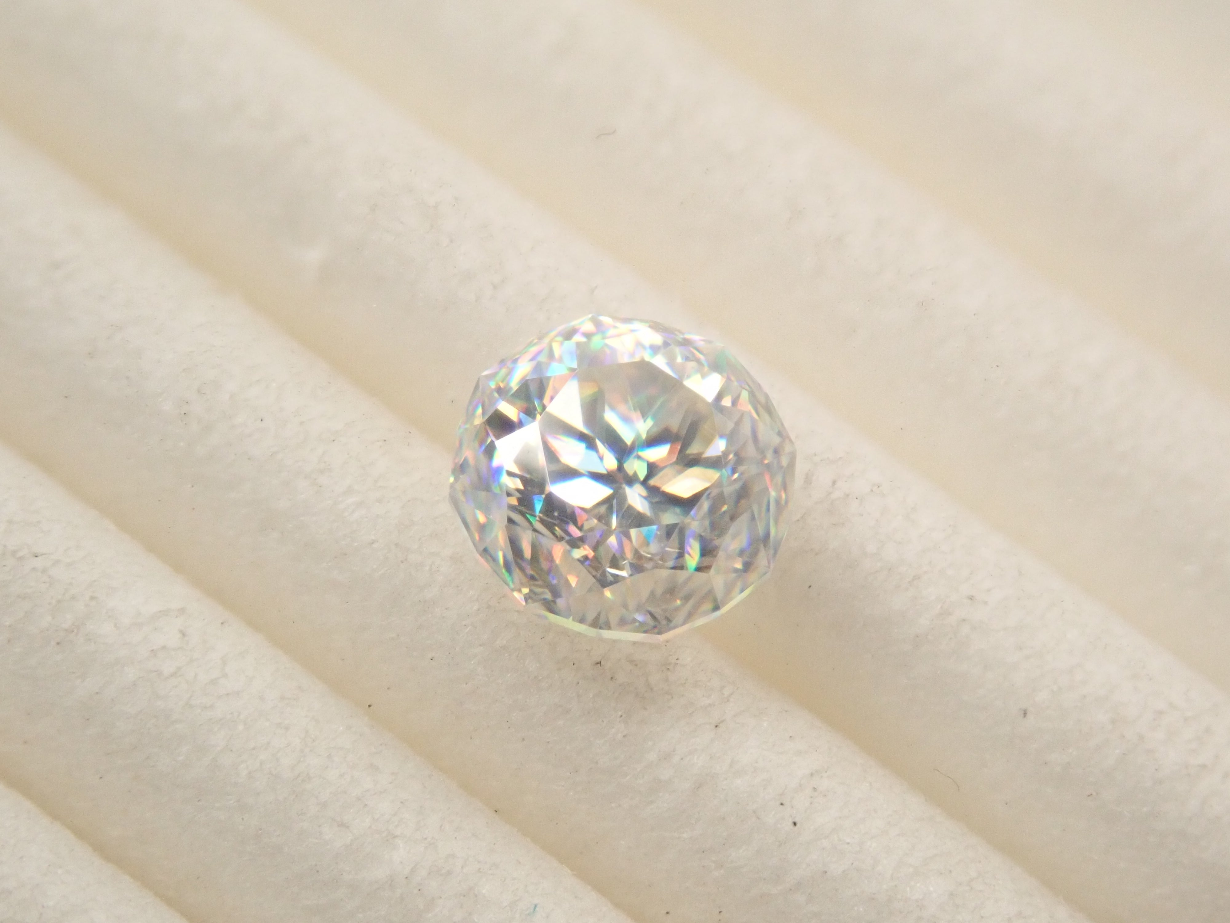 【12561932掲載】合成ルチル 0.877ctルース