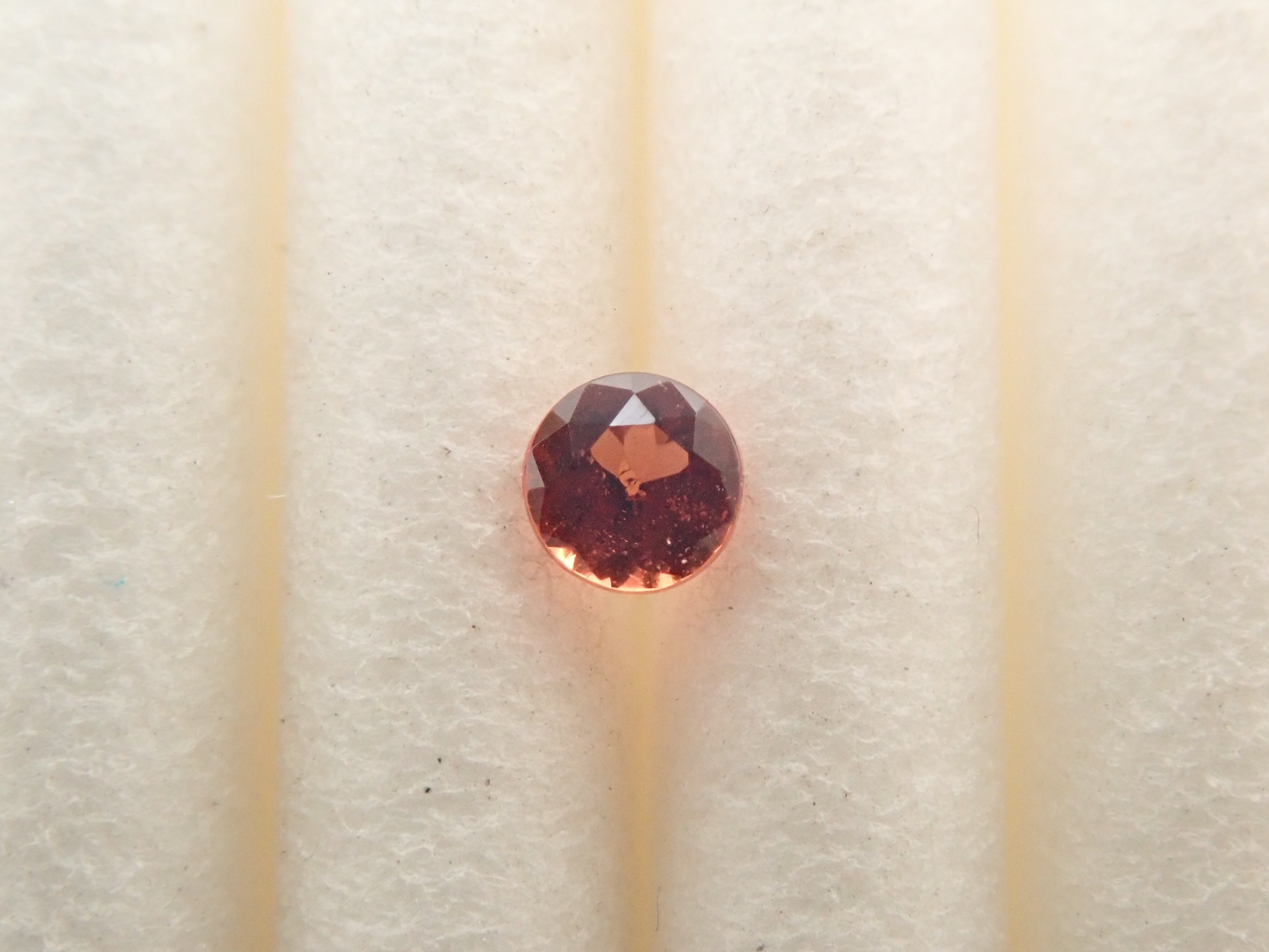 カナダ産ユーディアライト 2.5mm/0.059ctルース 鑑別書