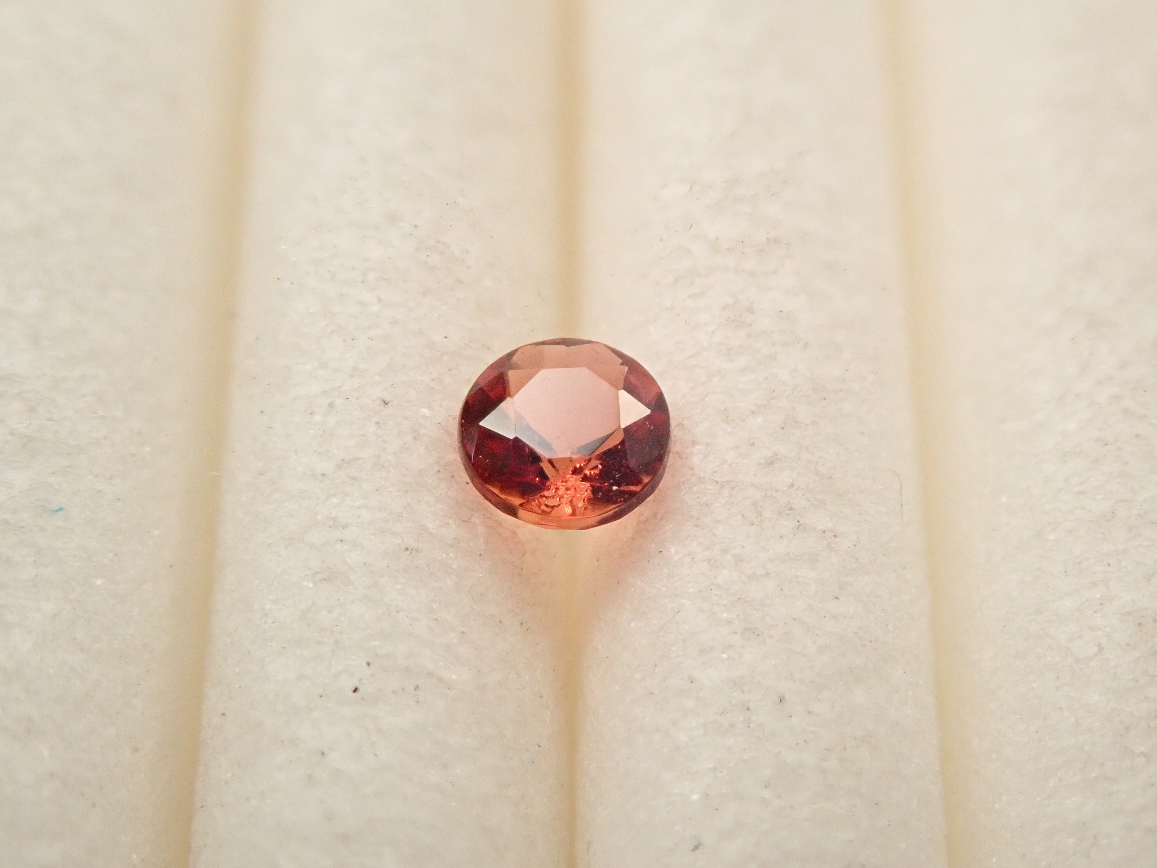 ユーディアライト オーバルルース カナダ産ユーディアライト 2.5mm/0.059ctルース 鑑別書