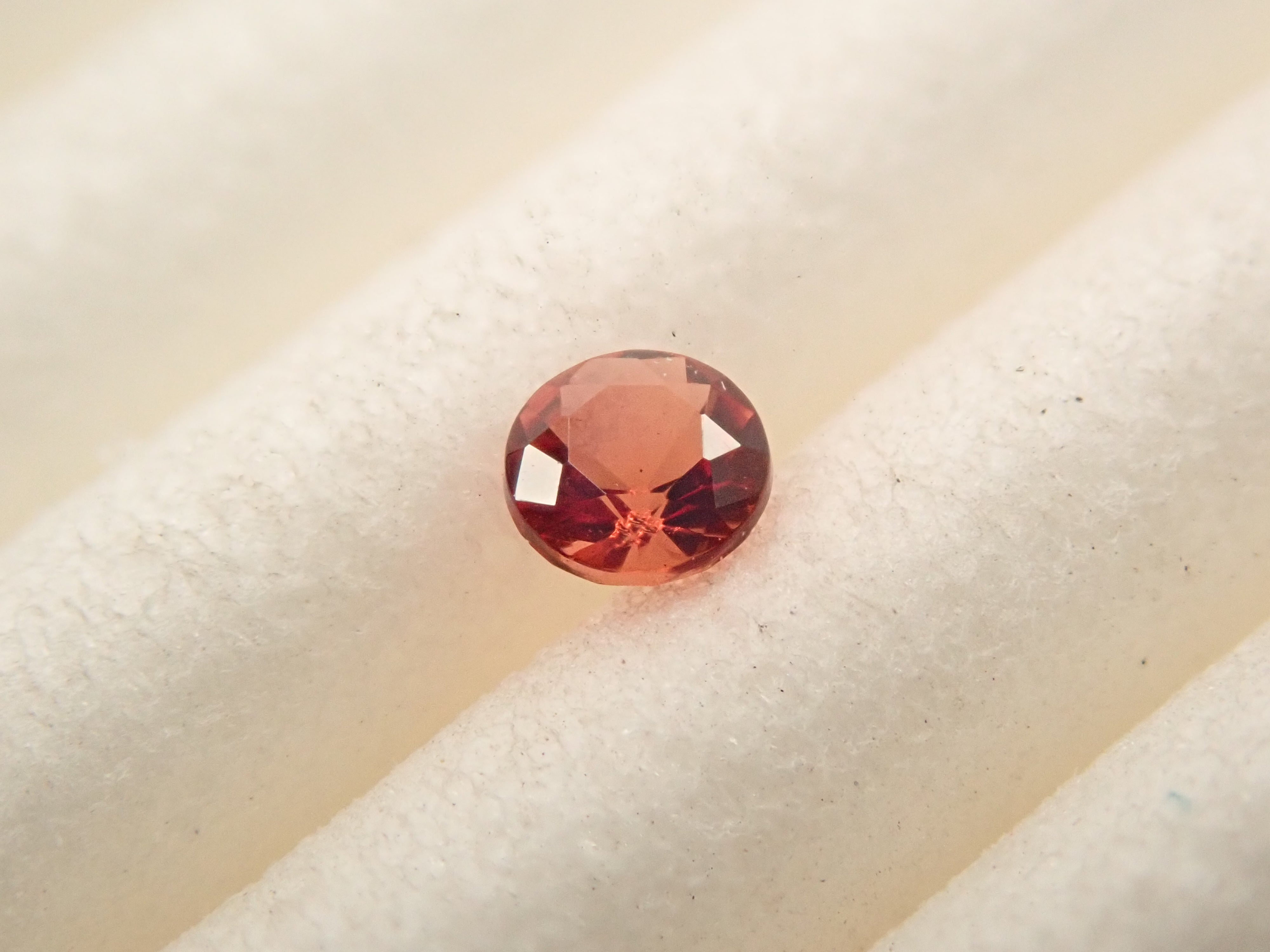 カナダ産ユーディアライト 2.5mm/0.059ctルース 鑑別書