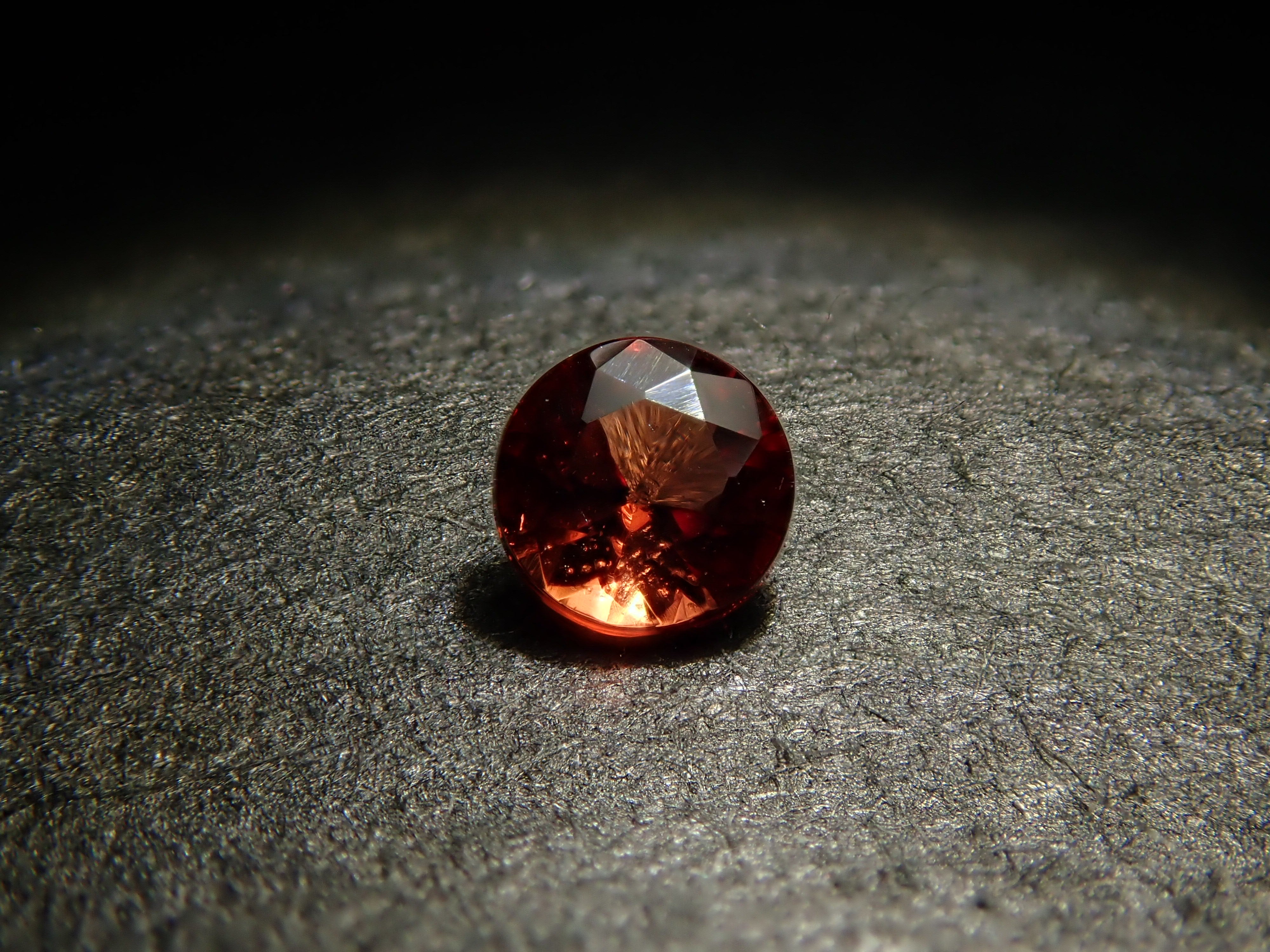 【12562054掲載】カナダ産カナダ産ユーディアライト 0.059ctルース