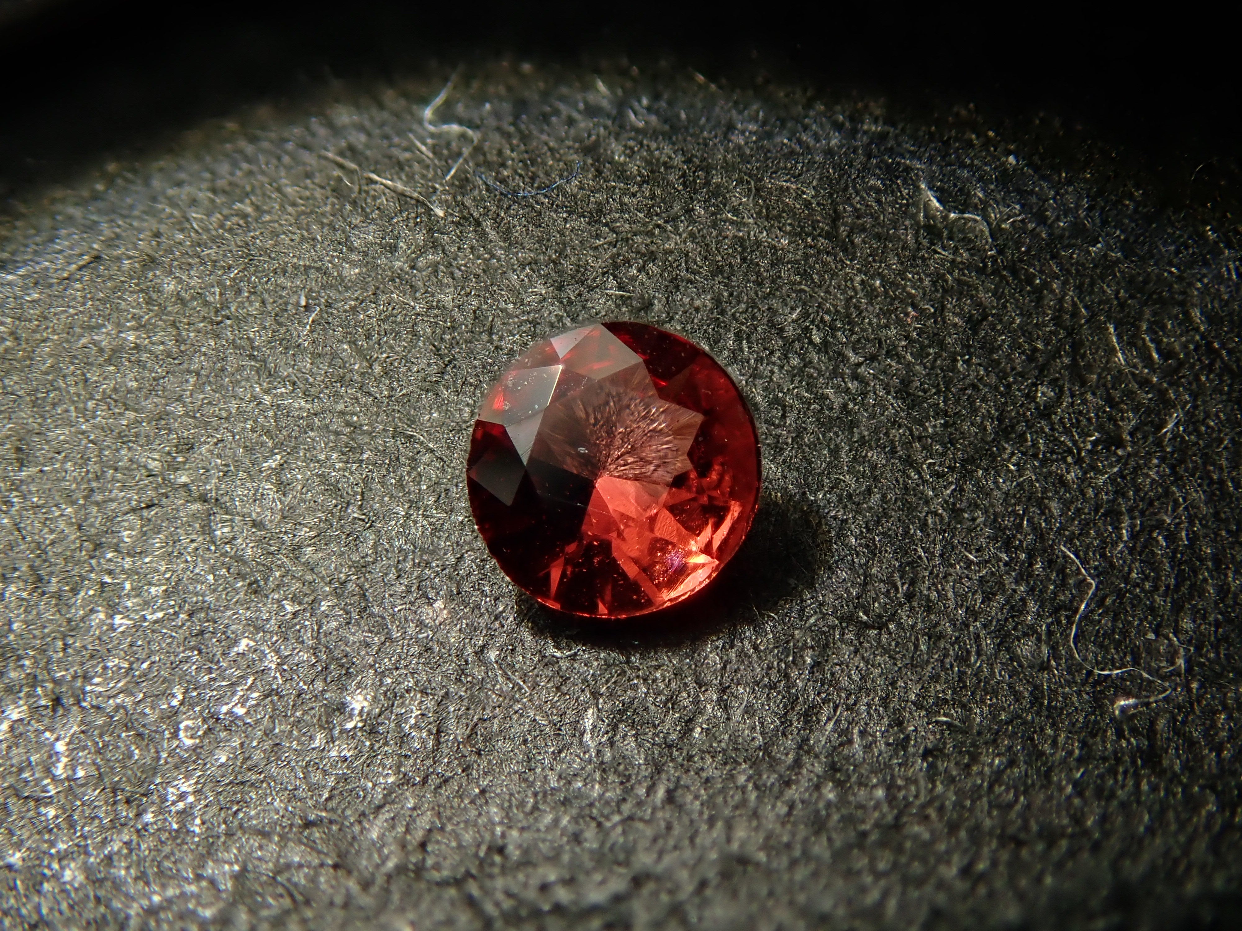 【12562058掲載】カナダ産カナダ産ユーディアライト 0.047ctルース