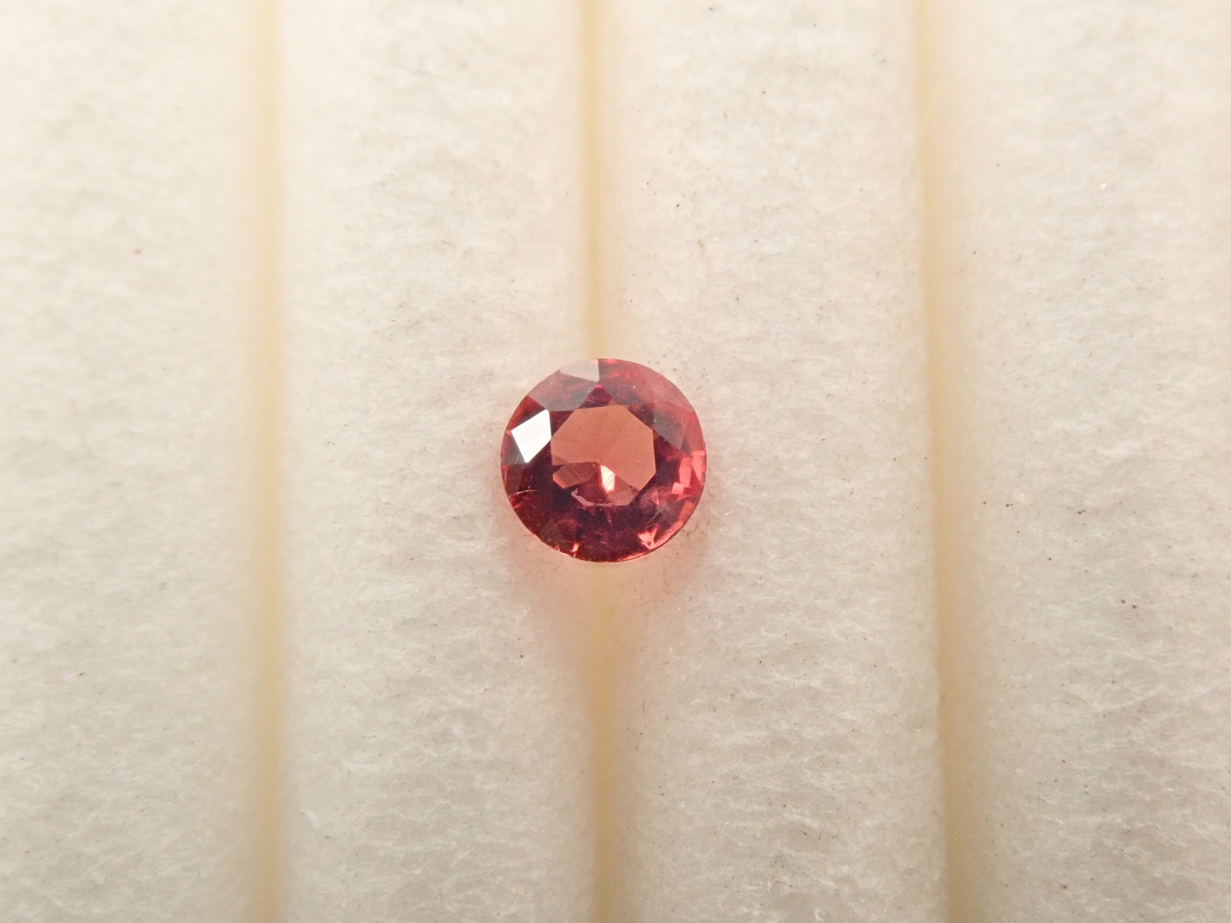 【12562059掲載】カナダ産カナダ産ユーディアライト 0.051ctルース