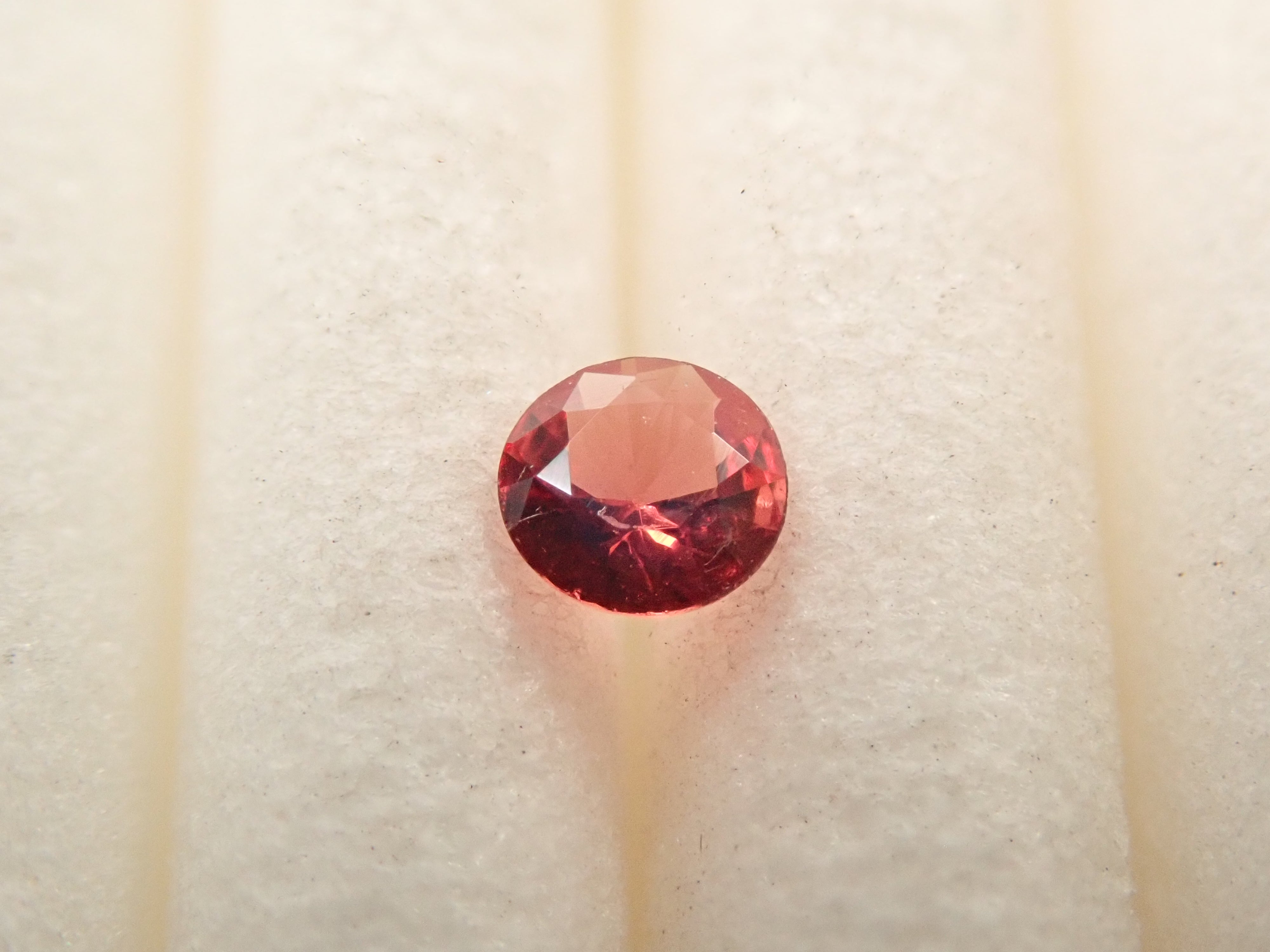 【12562059掲載】カナダ産カナダ産ユーディアライト 0.051ctルース