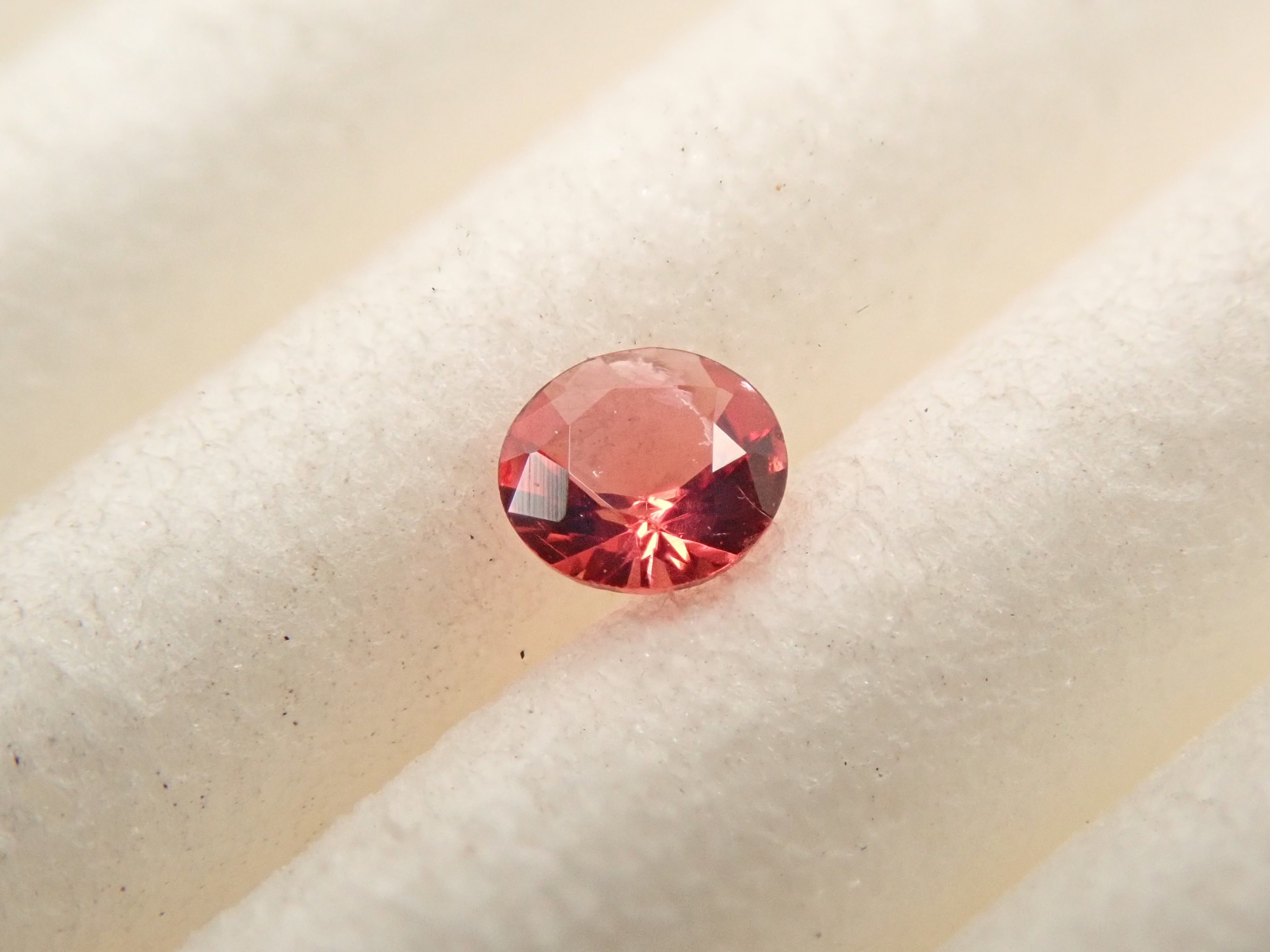 【12562059掲載】カナダ産カナダ産ユーディアライト 0.051ctルース