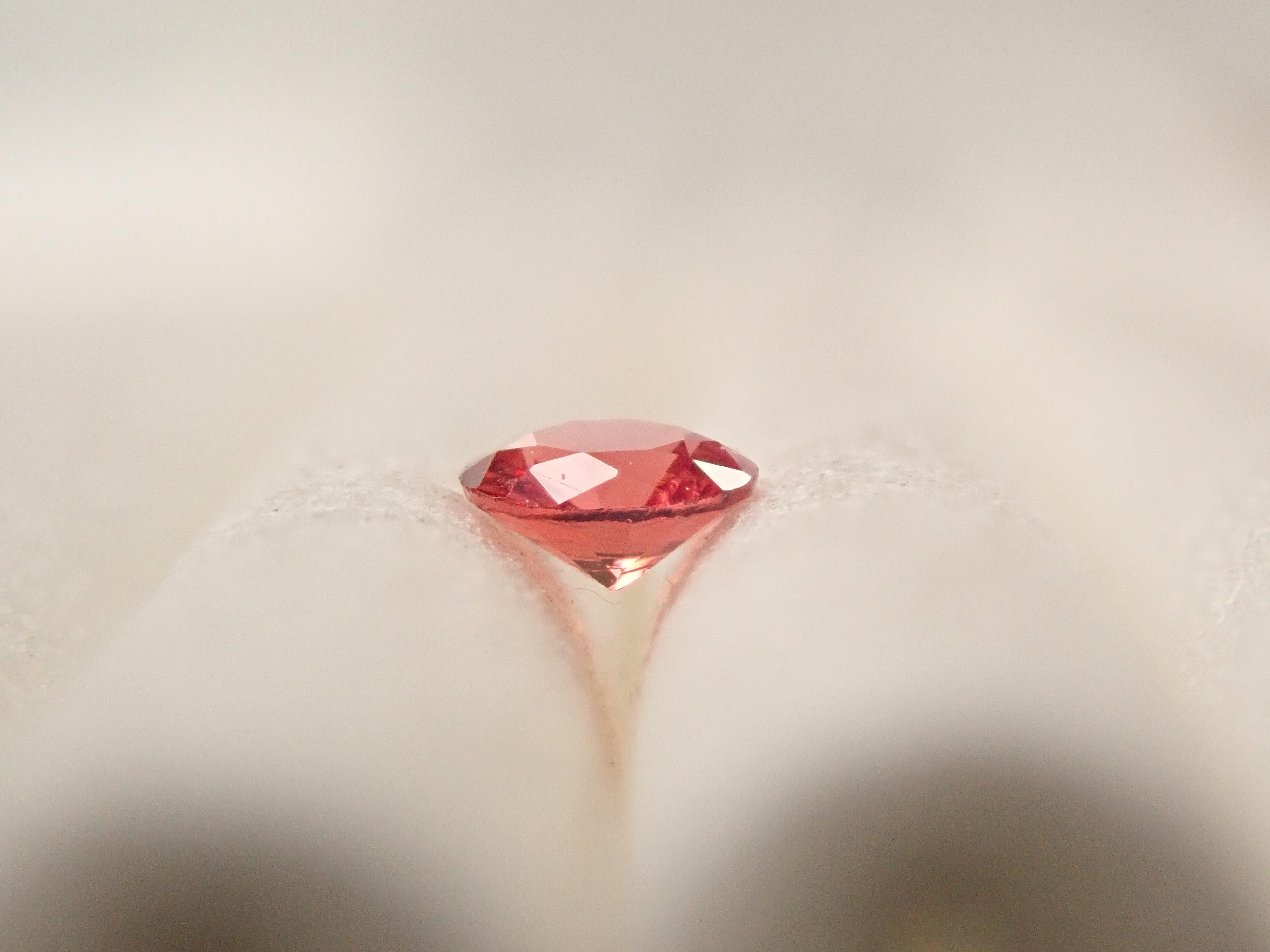 【12562059掲載】カナダ産カナダ産ユーディアライト 0.051ctルース