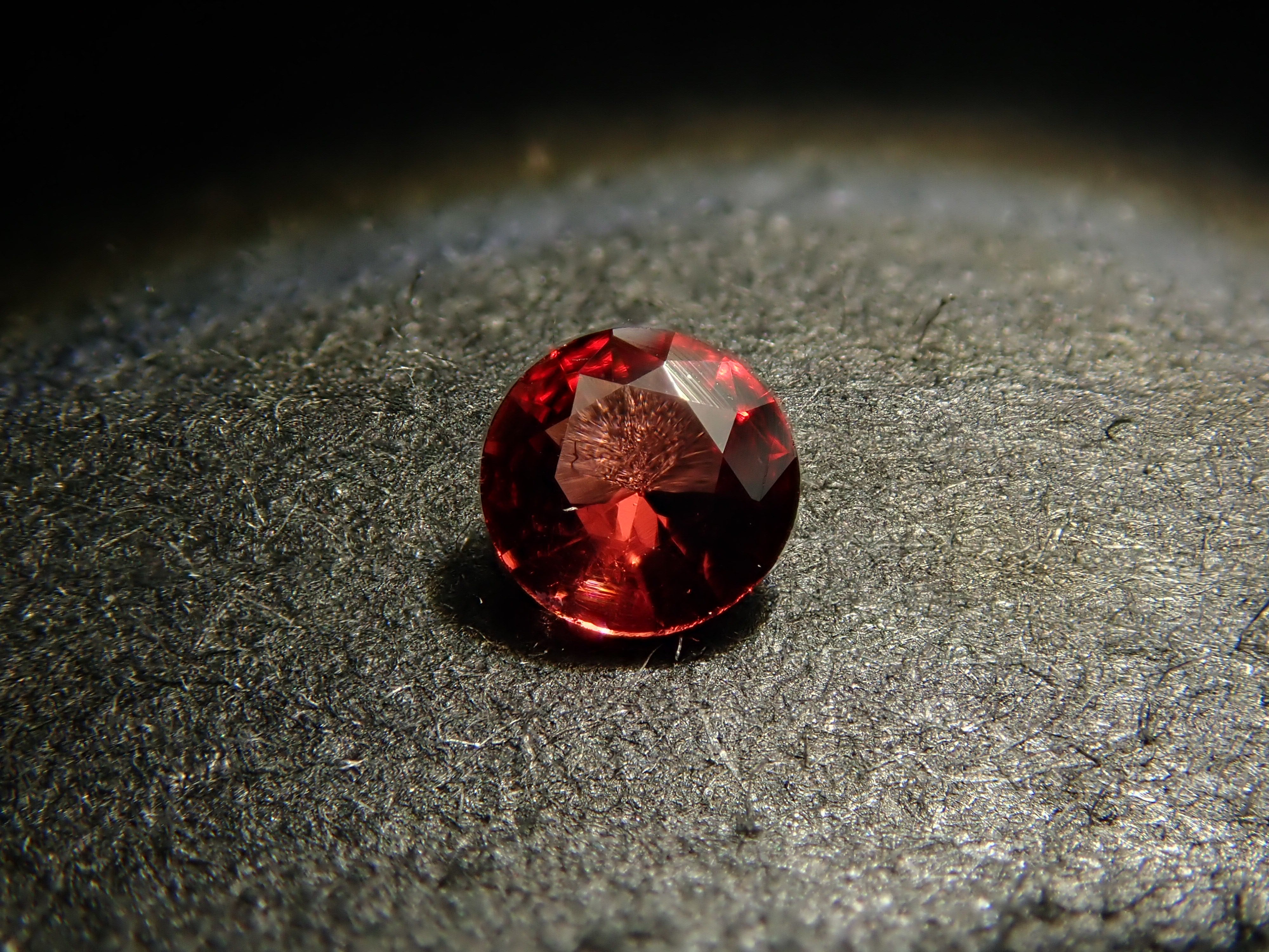 【12562059掲載】カナダ産カナダ産ユーディアライト 0.051ctルース