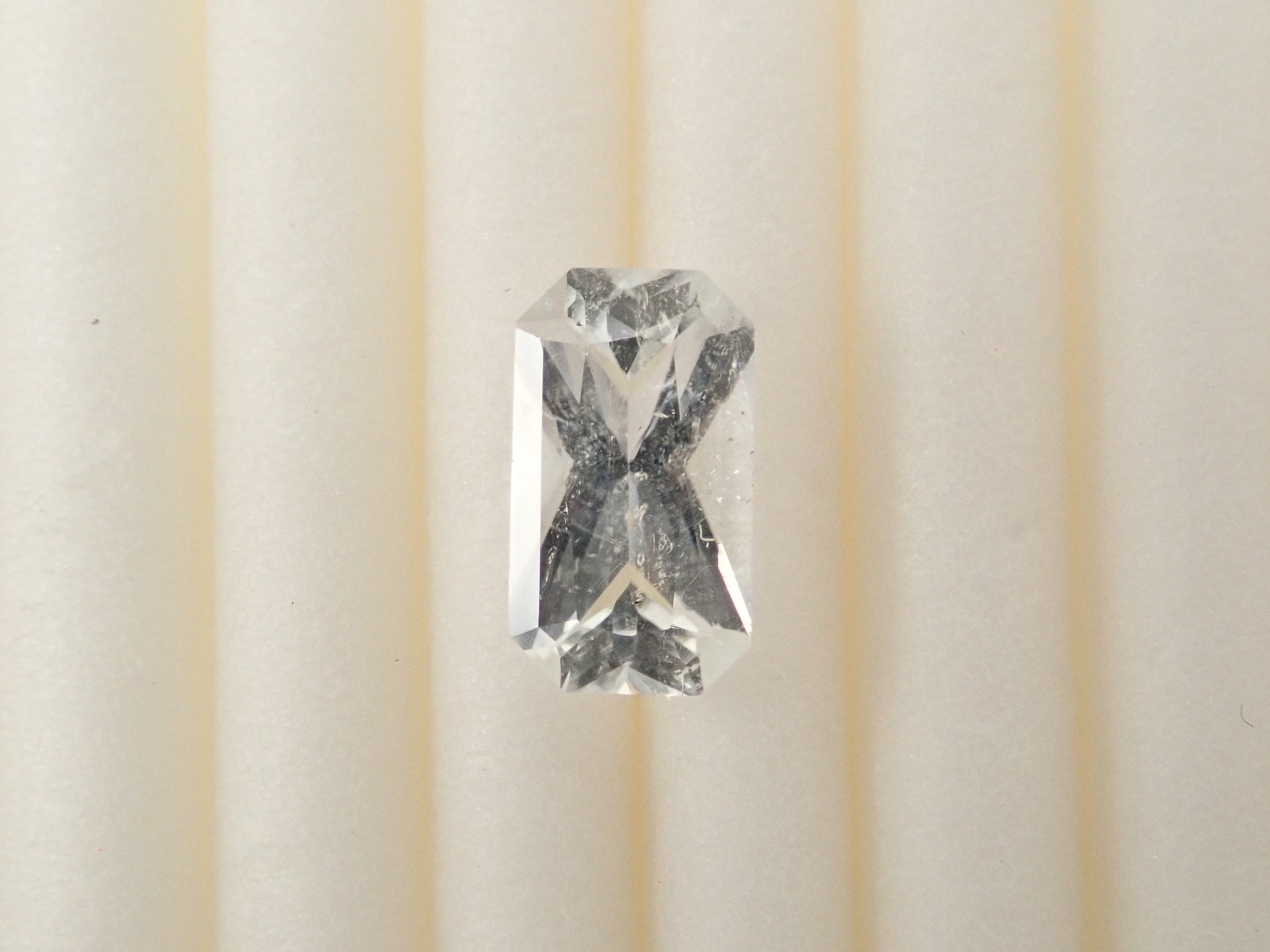 【12562020掲載】アメリカ産ダトライト 0.904ctルース