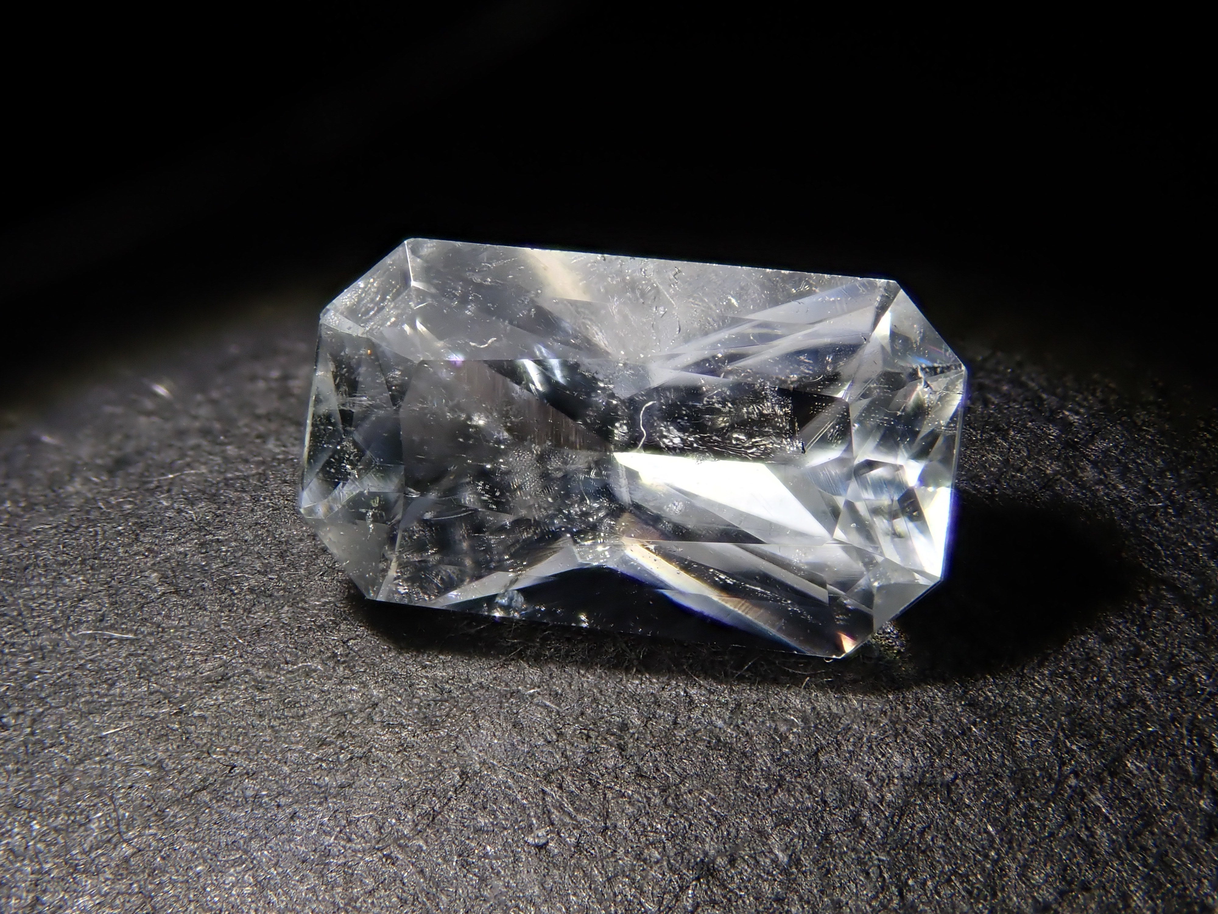 【12562020掲載】アメリカ産ダトライト 0.904ctルース