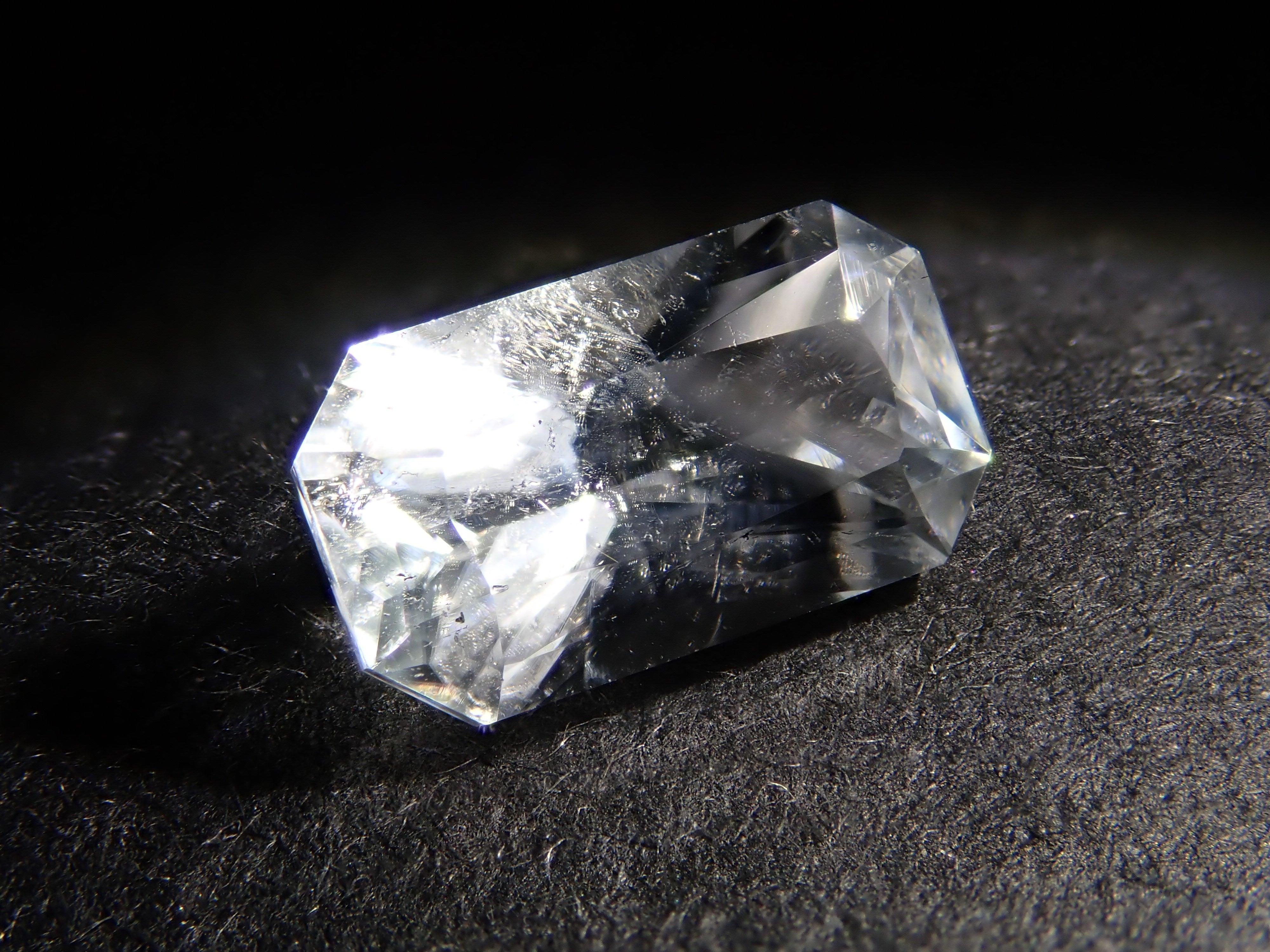 【12562020掲載】アメリカ産ダトライト 0.904ctルース