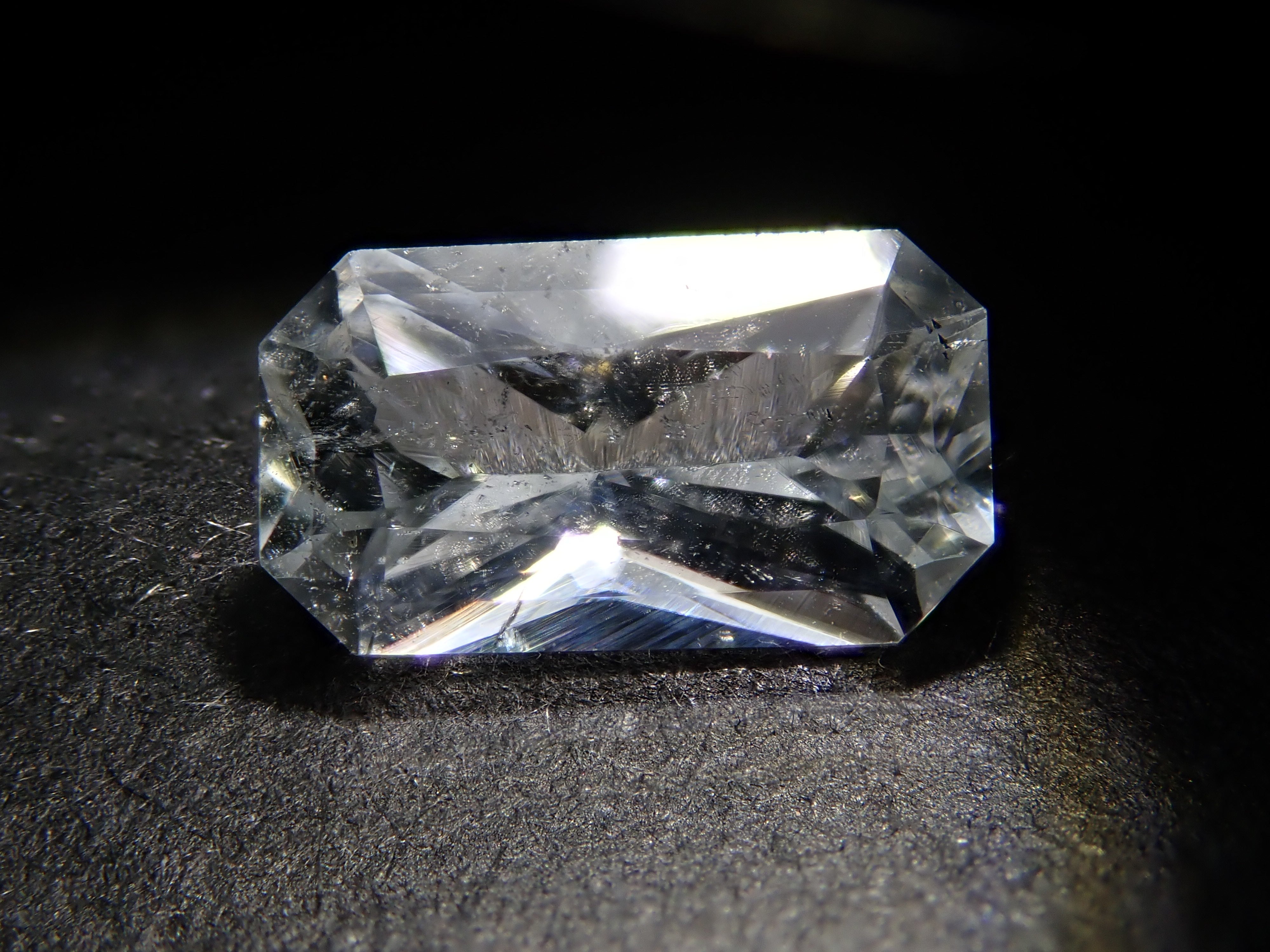 【12562020掲載】アメリカ産ダトライト 0.904ctルース