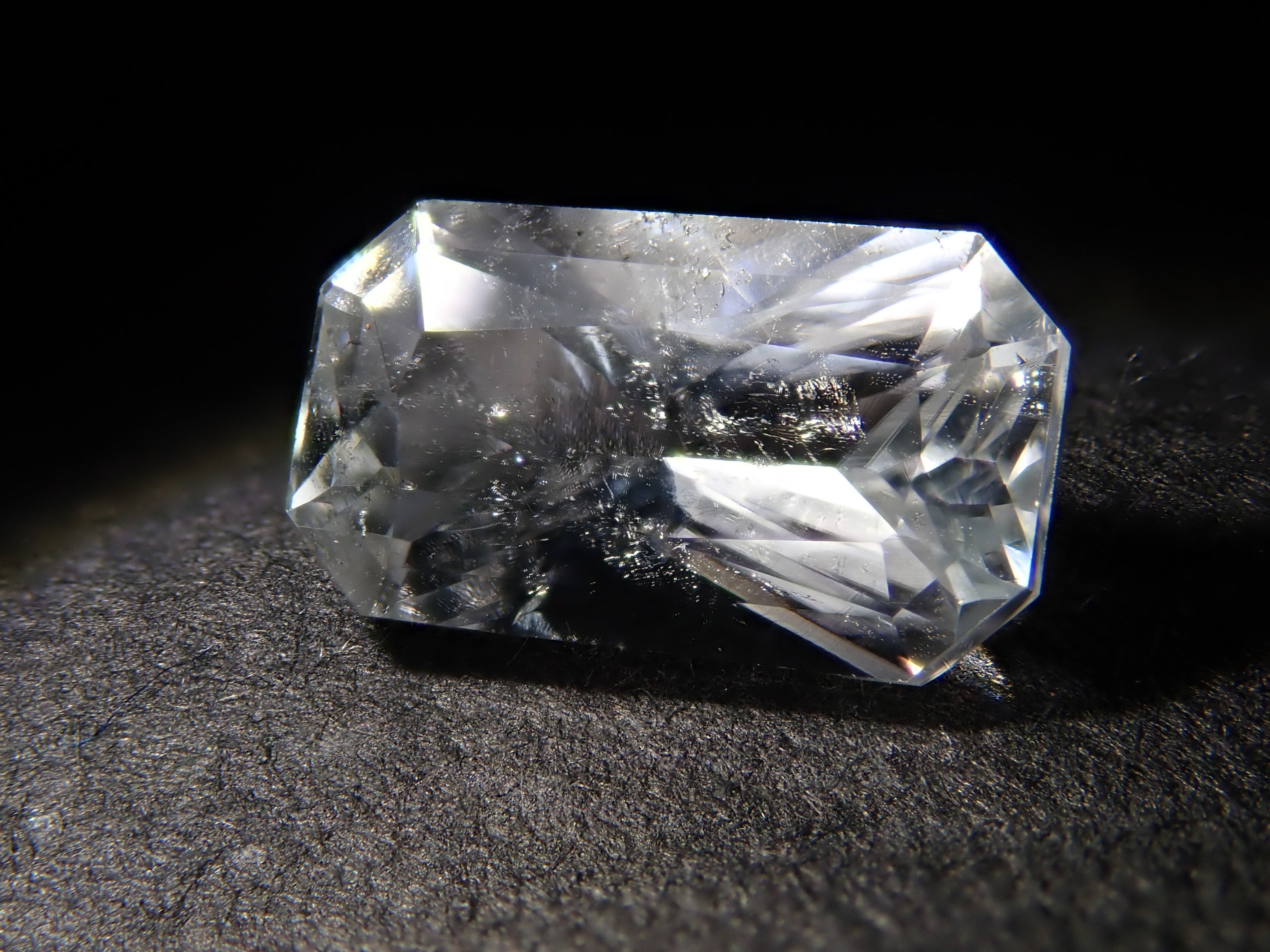 【12562020掲載】アメリカ産ダトライト 0.904ctルース