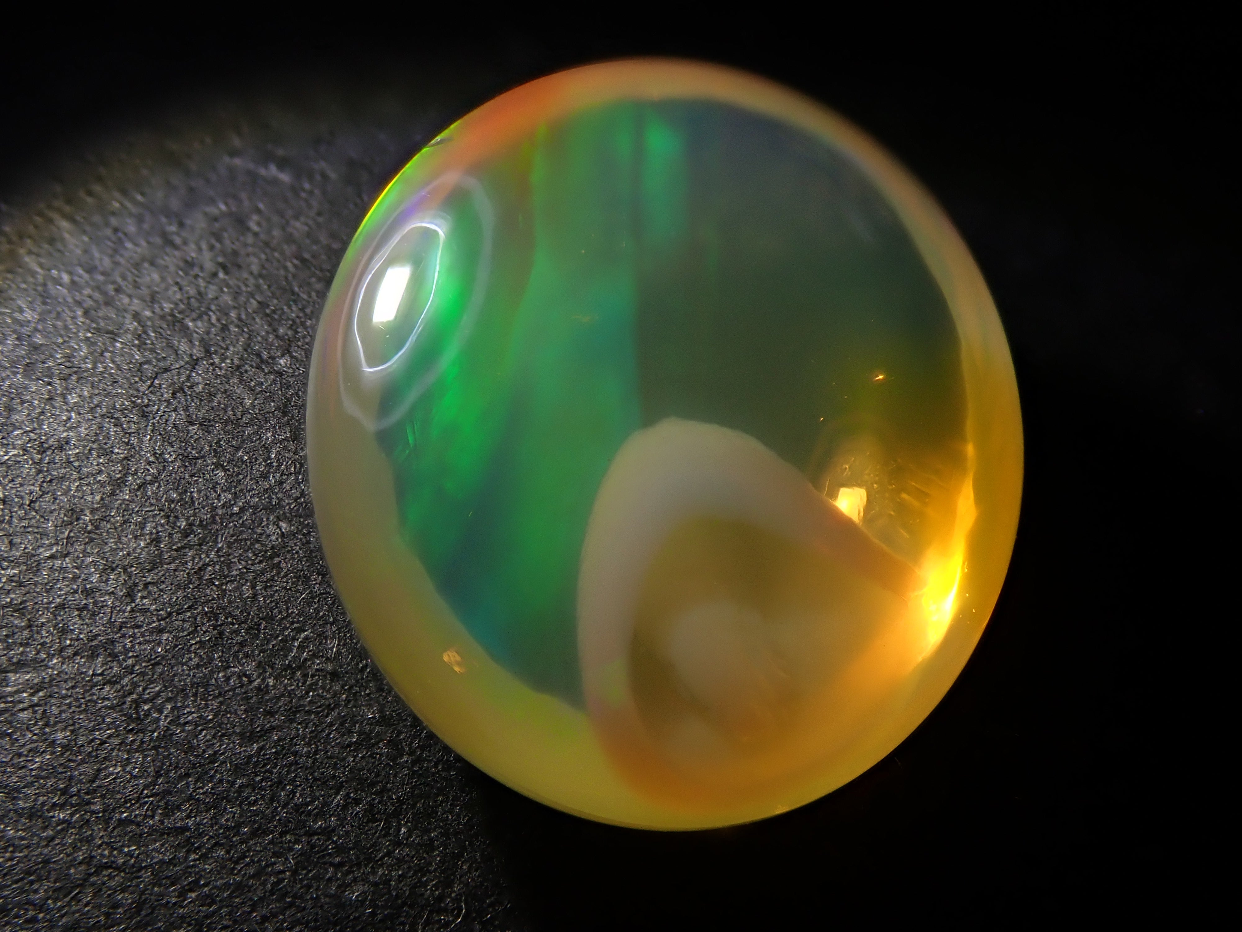 【12562000掲載】メキシコ産エッグインオパール 4.879ctルース