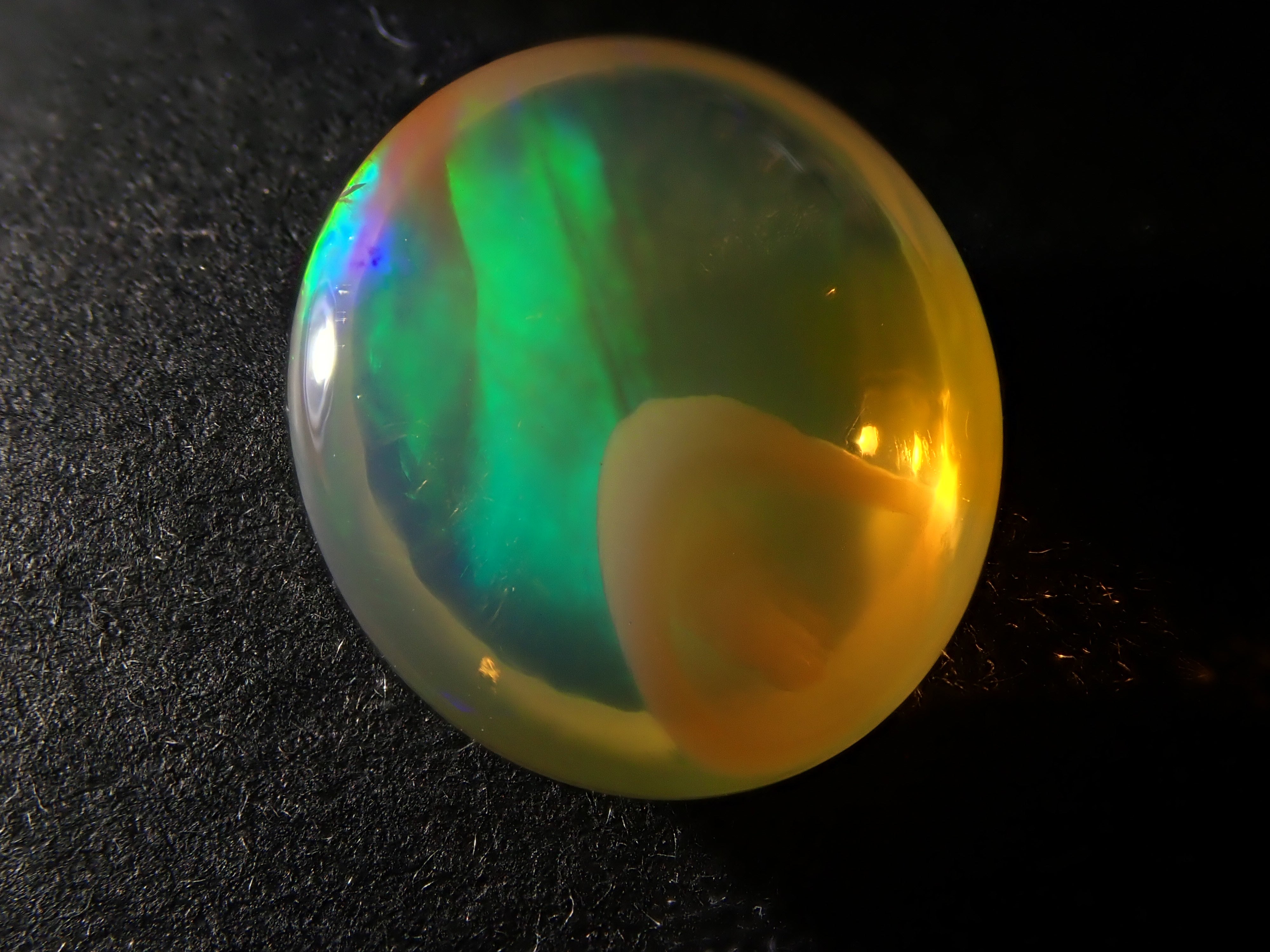 【12562000掲載】メキシコ産エッグインオパール 4.879ctルース