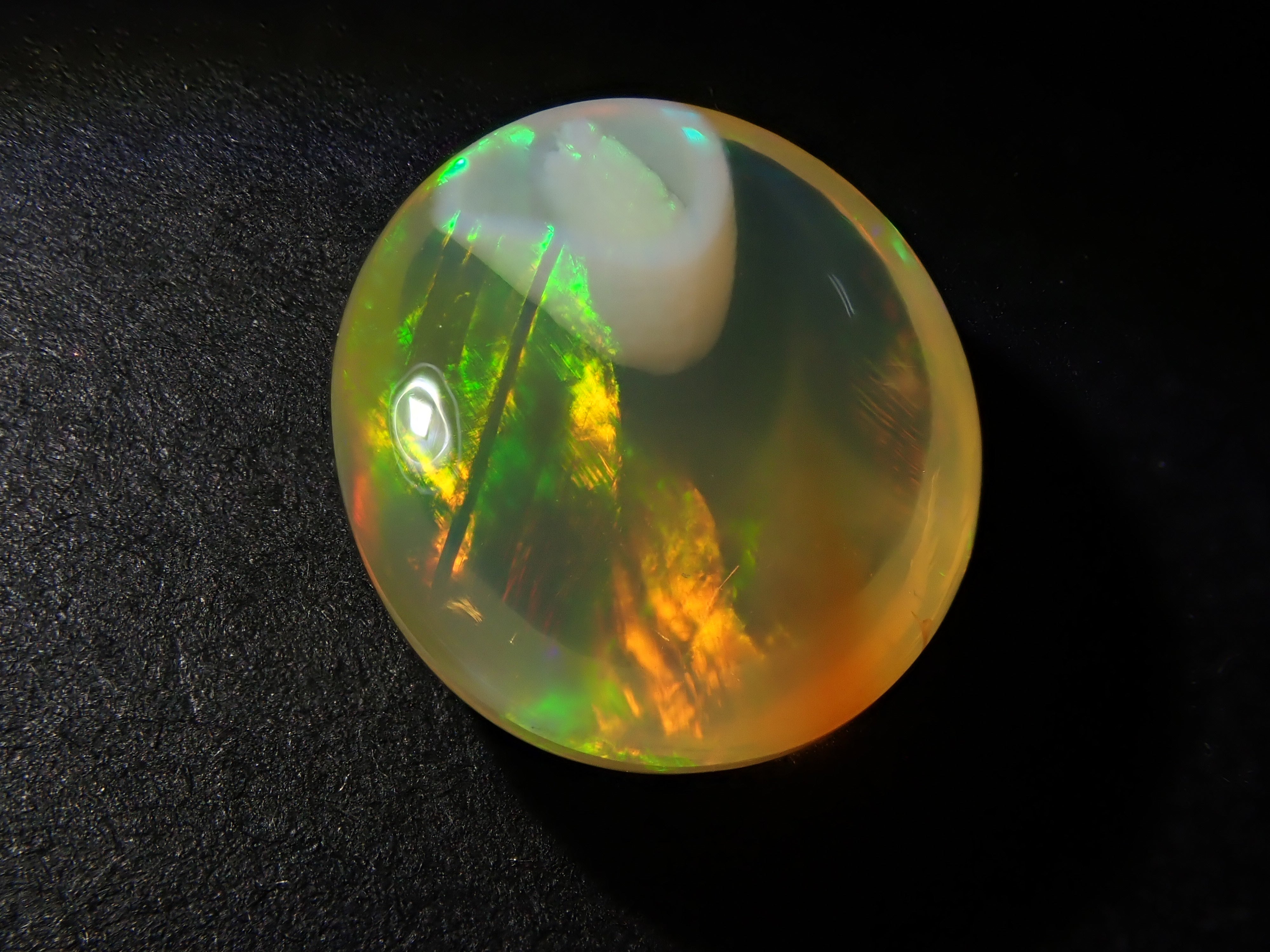 【12562000掲載】メキシコ産エッグインオパール 4.879ctルース