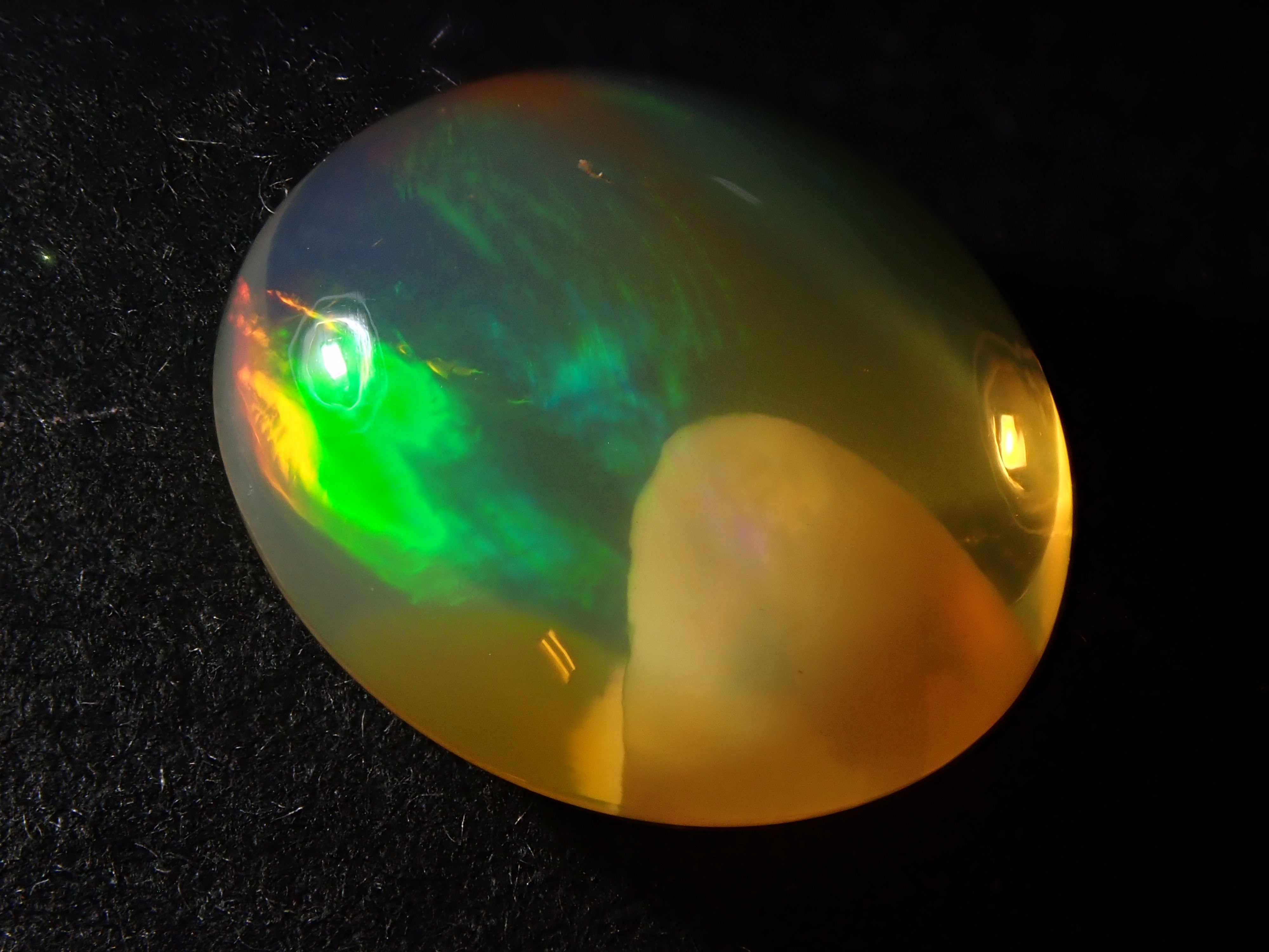 【12562000掲載】メキシコ産エッグインオパール 4.879ctルース